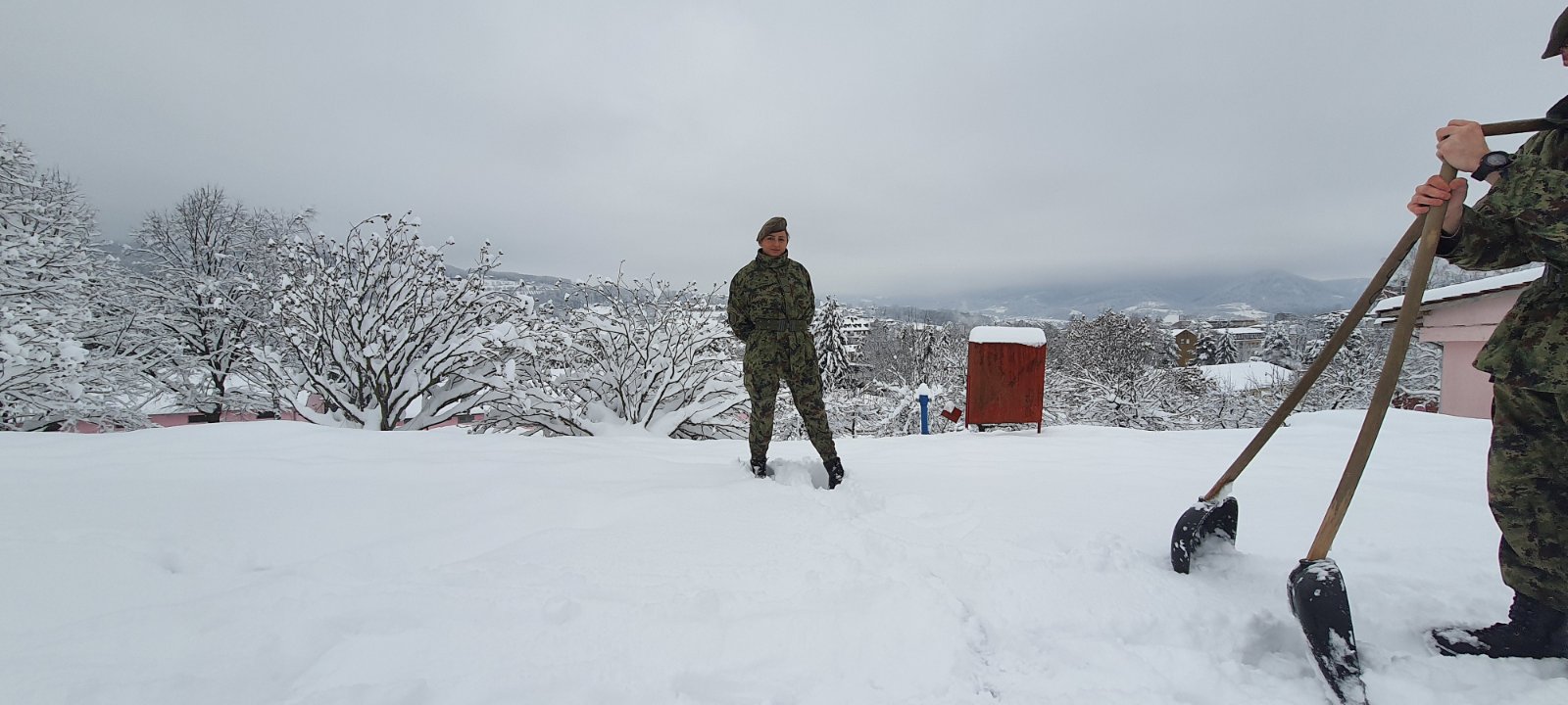 Омладина која није чекала да се врати обавезно одслужење војног рока: Марија из Краљева има само 21 годину и већ је професионални војник, устаје у пет сати ујутру да би стигла у касарну (ФОТО)
