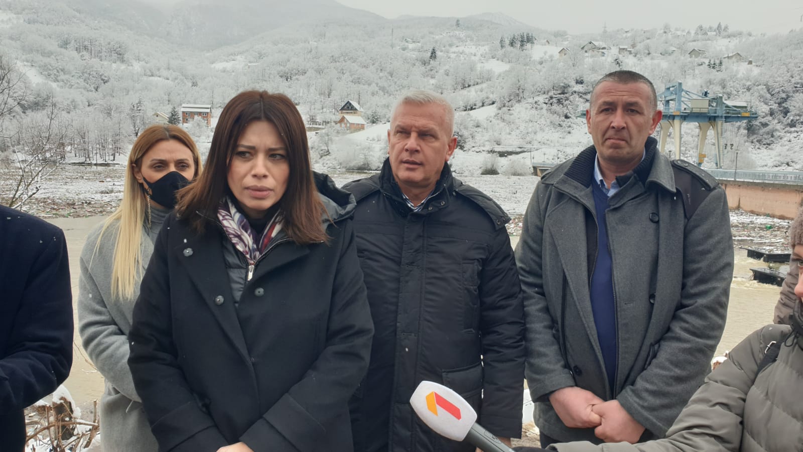 Вода донела око 2.000 кубика новог смећа до Потпећког језера: Настављени радови на чишћењу, до сада уклоњено око 50 одсто отпада (ФОТО)