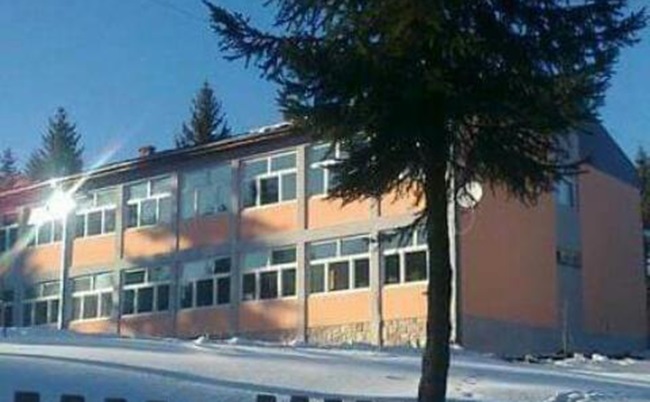 Снег до кука није зауставио дух православља на неприступачној Пештери: Малишани прославили Светог Саву, уручени им поколони и вредни животни савети од човека који потекао из тог краја