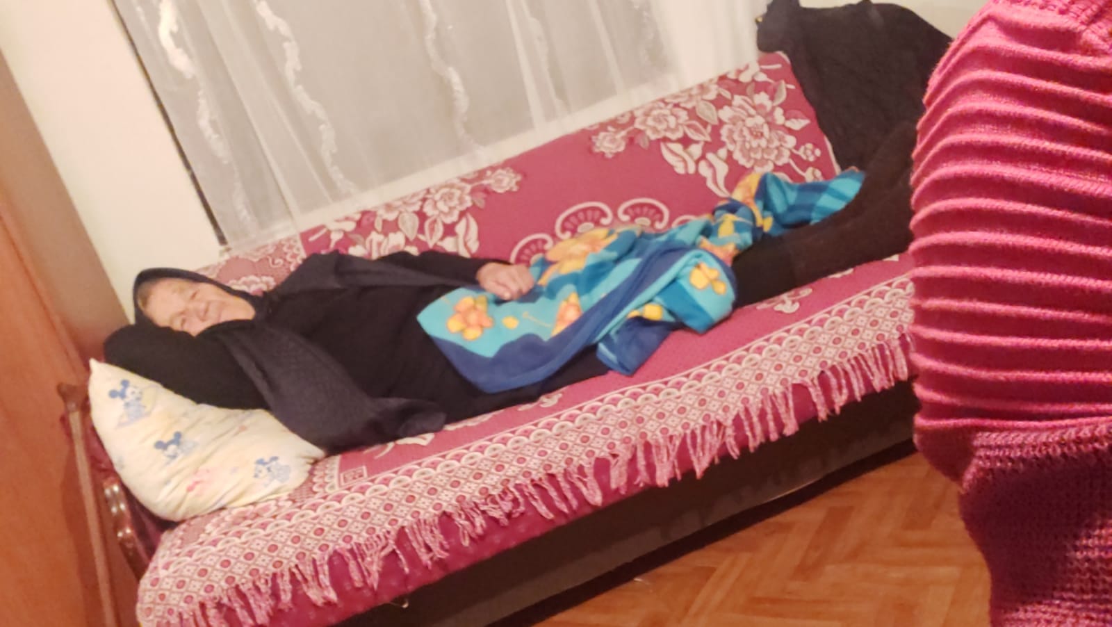 Нема краја драми на Пештеру: На рукама носили преминулог, а сада до болесне старице не може да стигне медицинска помоћ, немоћни син моли за помоћ 