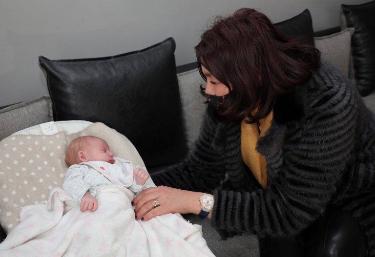 У дом Цветића стигла принова: Марија Магдалена је прворођена беба у Ужицу у 2021. години