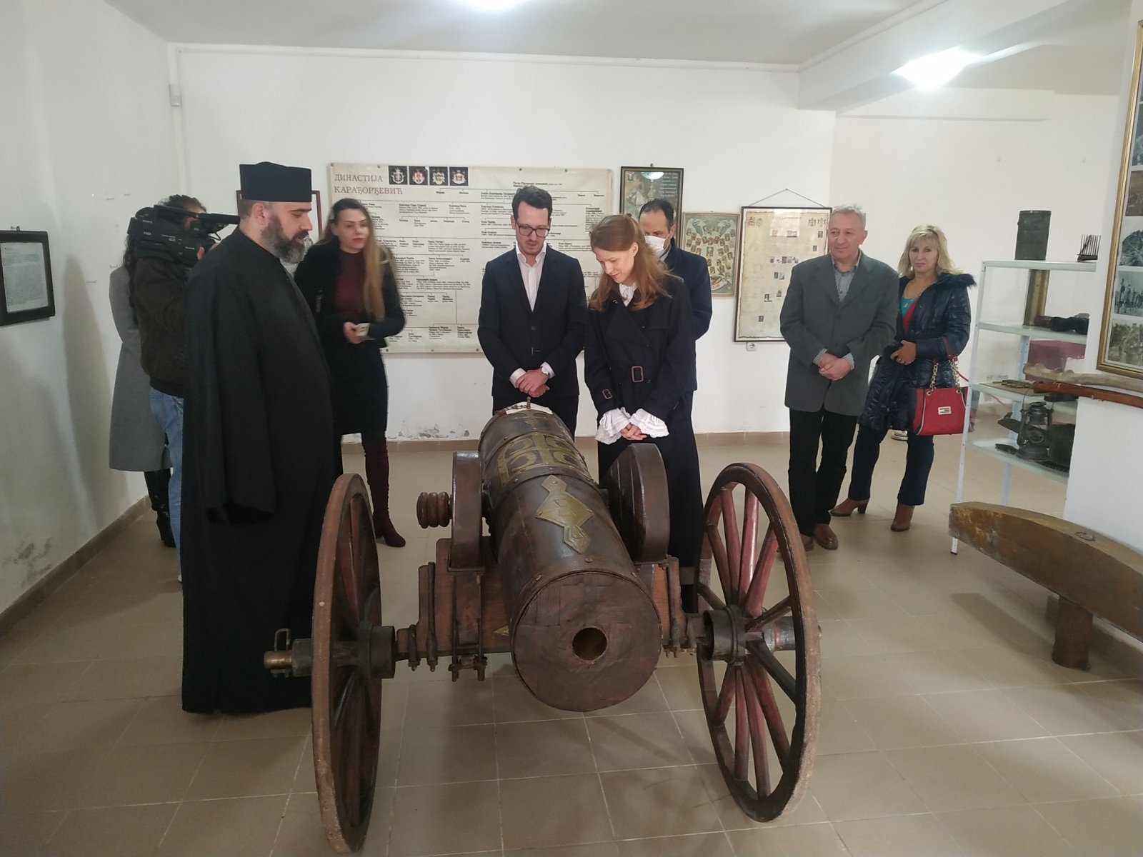 Принц Филип посетио  опљачкани Музеј вожда Карађорђа: Уложићемо велике напоре да Радовањски луг засија у пином сјају како и доликује (ФОТО)
