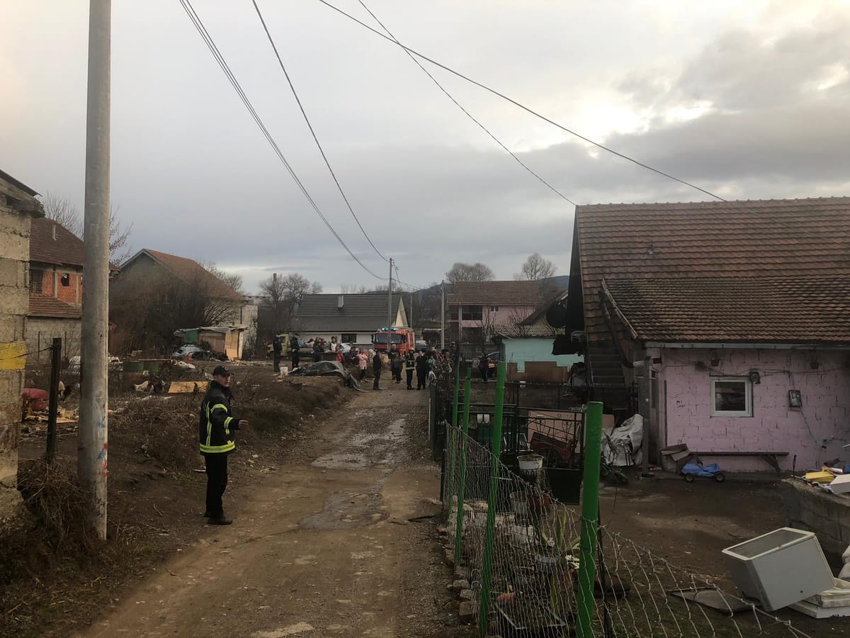 Пожар у Чачку: Ватра избила на поткровљу породичне куће у насељу Сајмиште