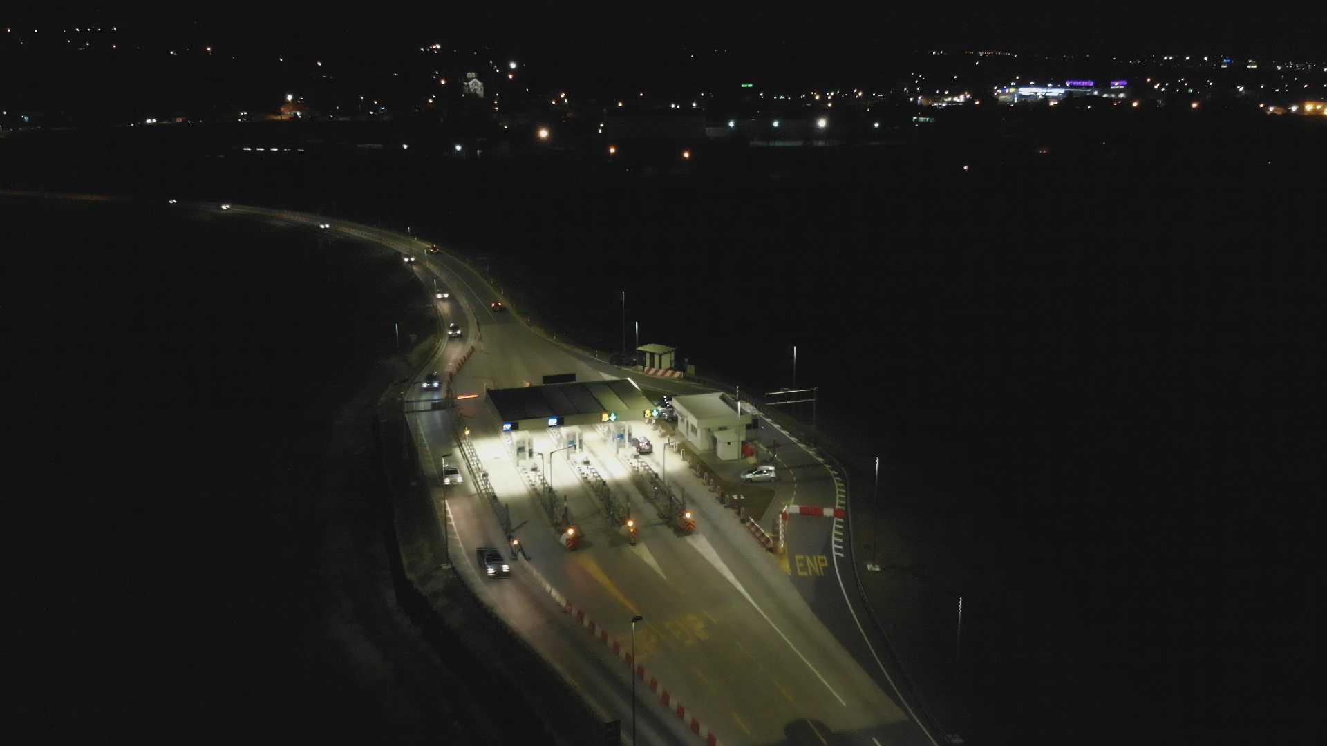 Овако вечерас изгледа деоница ауто-пута која је за све возаче представљала критичну тачку: Слика са наплатне рампе у Прељини много другачија него пре три дана (ФОТО)(ВИДЕО)
