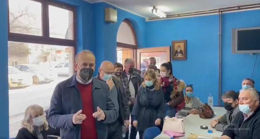Хаос на заседању Скупштине у Тополи: Туча одборника и вербални сукоб, након само десет минута седница прекинута 
