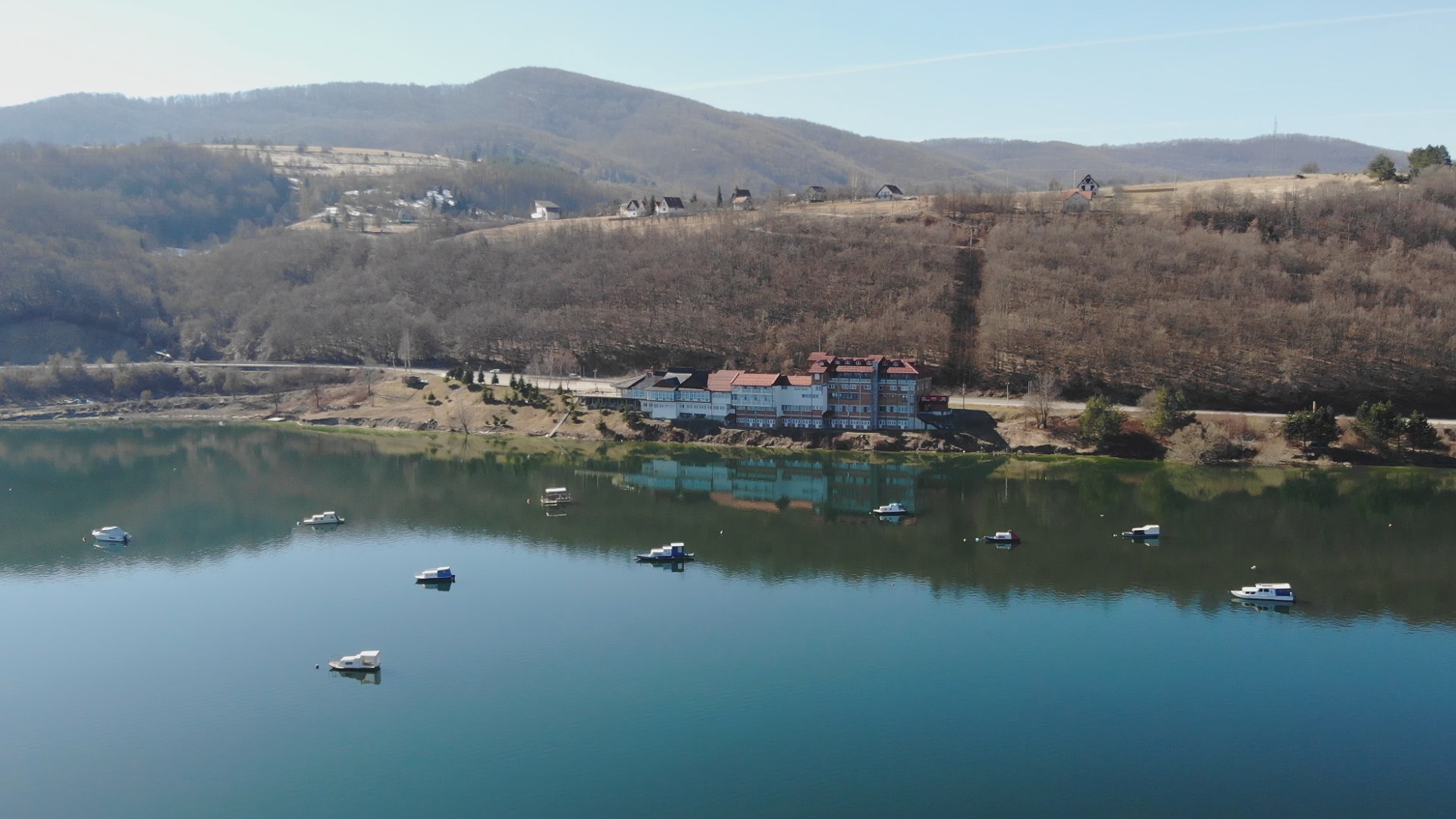 Питање је колико чамци загаћују околину, фото: РИНА