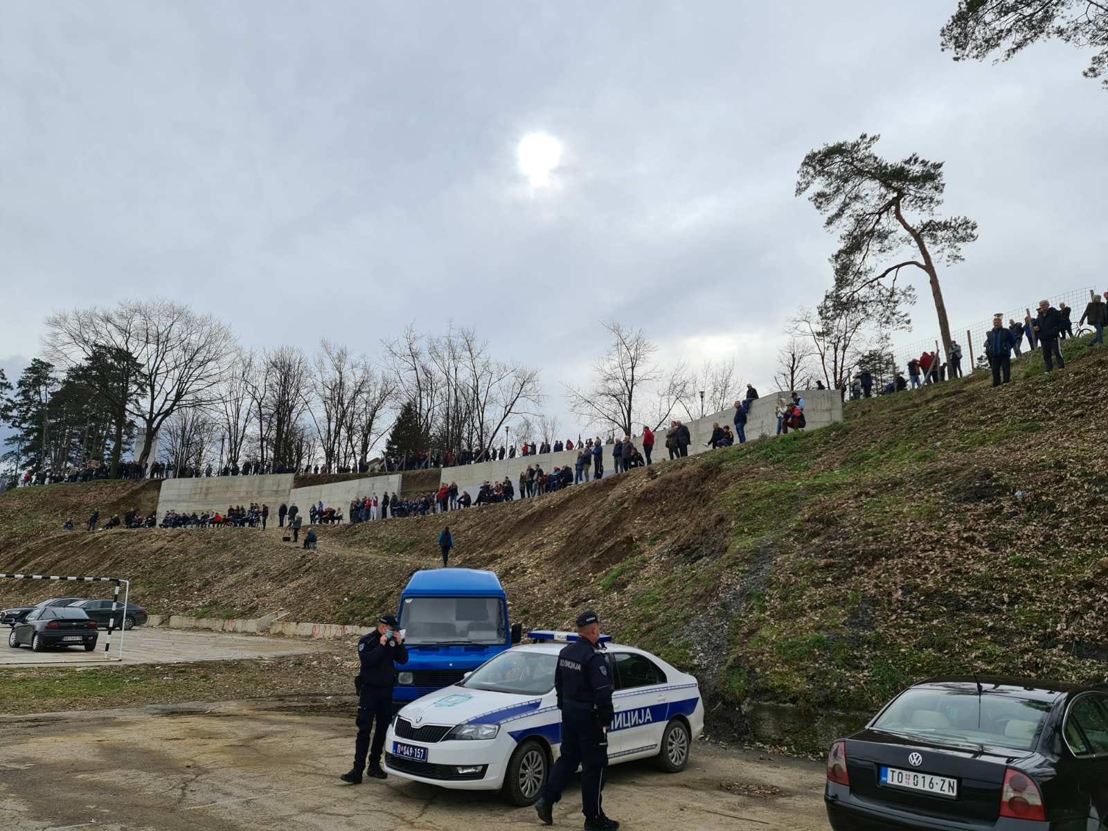 Најгледанија утакмица у Европи у доба корона вируса одржана је у Ариљу: Преко 300 навијача на брежуљцима око стадиона пратило фудбалски дерби (ФОТО)(ВИДЕО)
