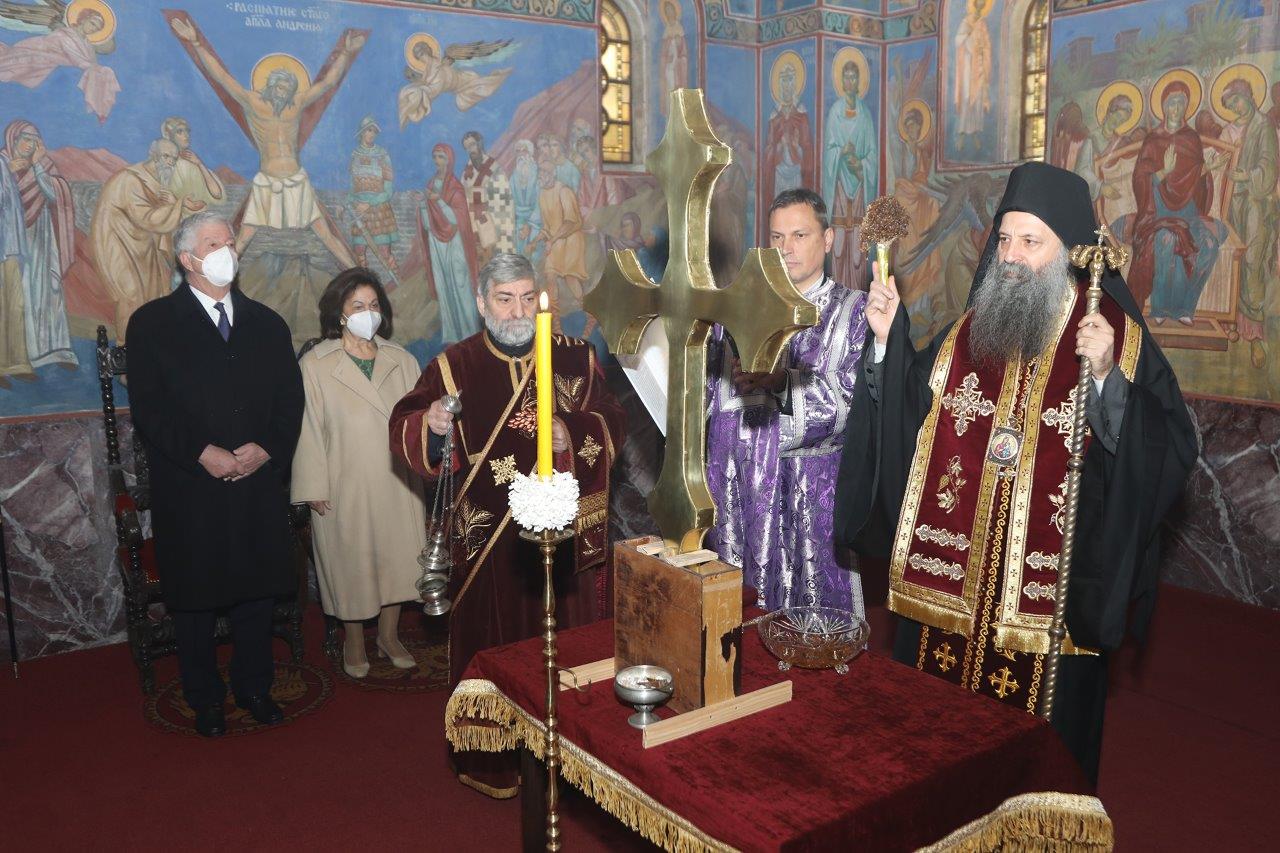 Патријарх Порфирије освештао крст краљевске капеле Светог Андреја Првозваног , фото: Прес служба / Канцеларија Њ.К.В. Престолонаследника Александра