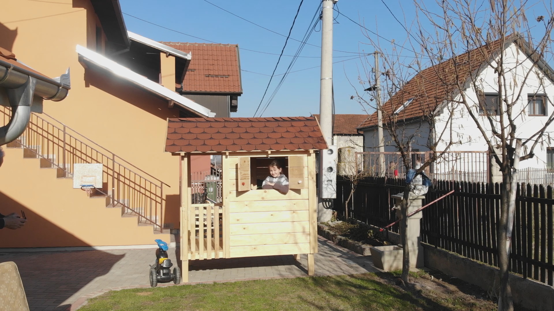 Ови младићи су понос Србије: Иако школарци развили су сјајан бизнис, до сада направили преко 100 кућица за псе (ФОТО)