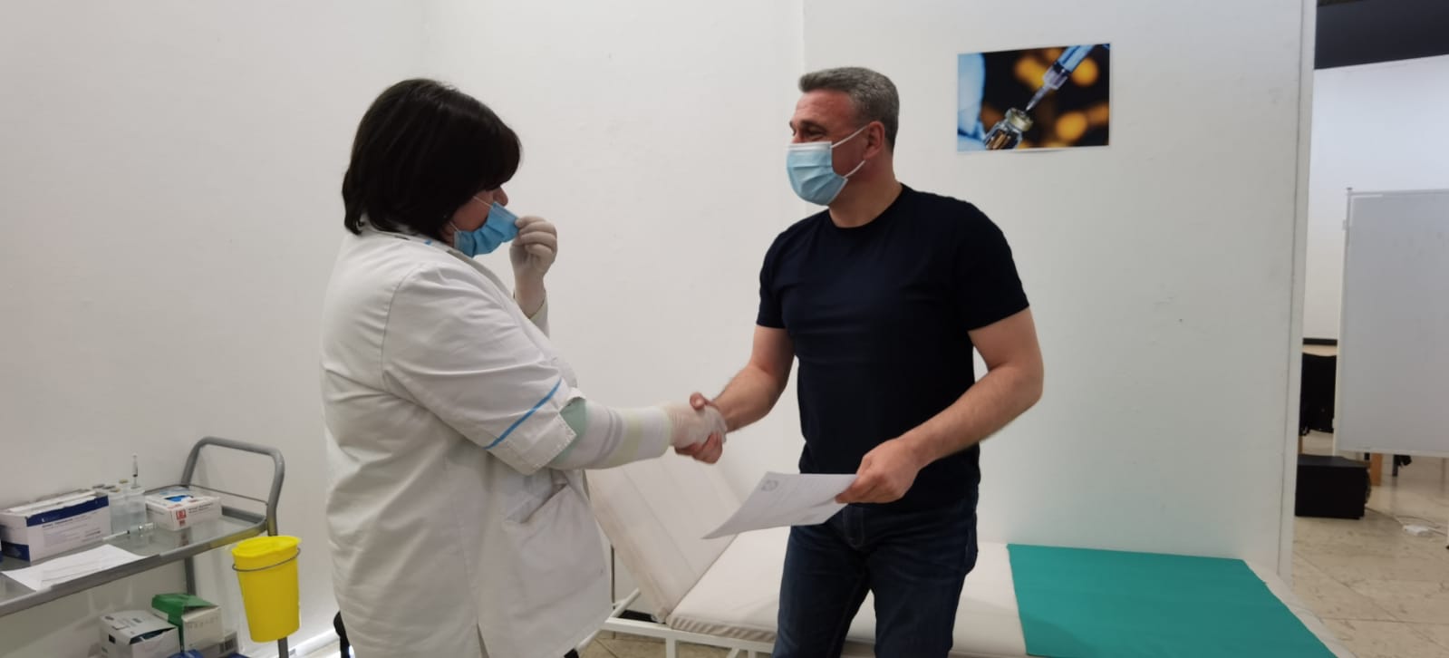 Вакцинисао се градоначелник Чачка и поручио: Епидемијска ситуација у Моравичком округу поново постаје забрињавајућа, вакцинација нам је свима једини спас