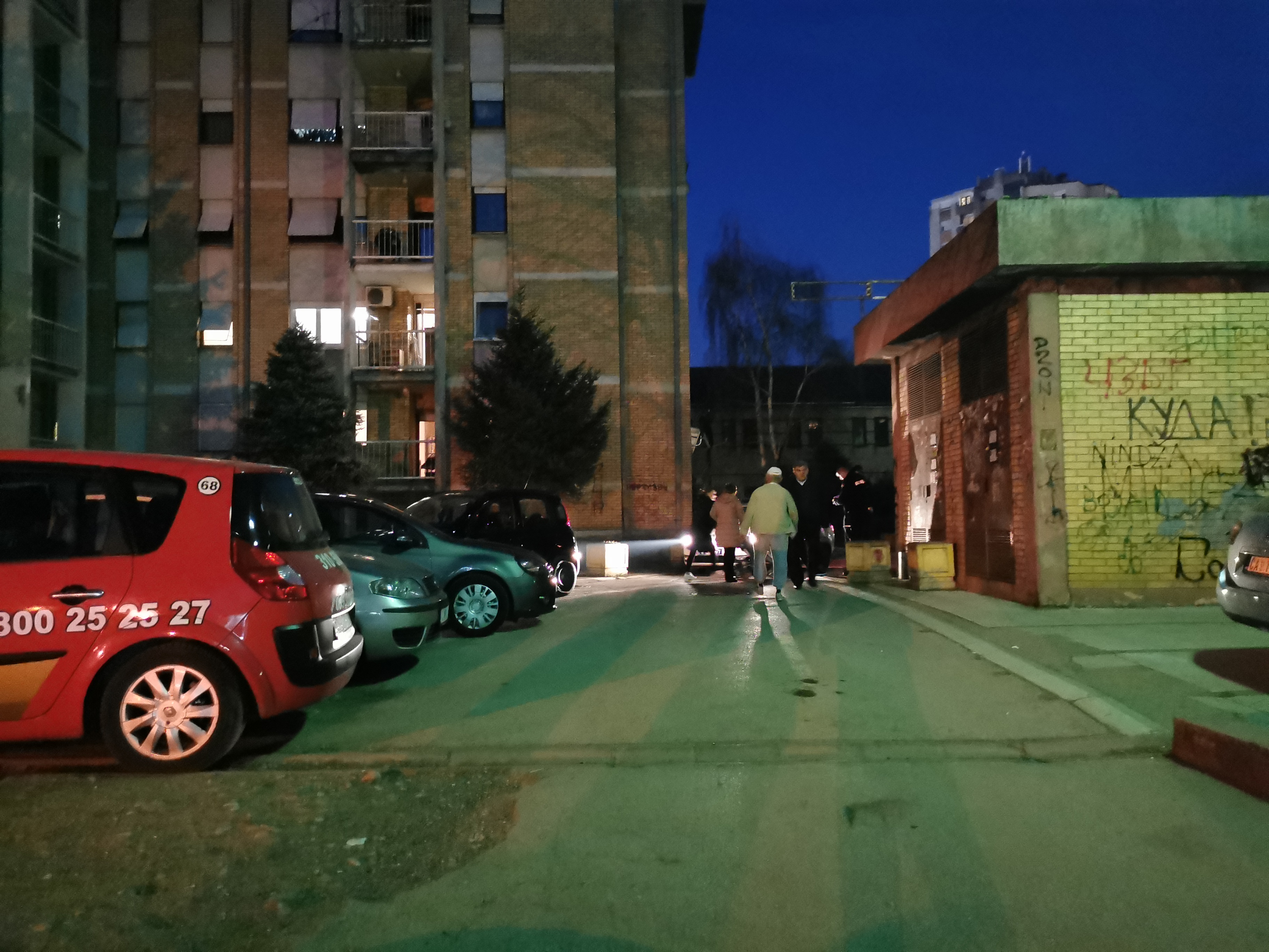 Туча тројице младића у чачанском насељу Алваџиница, севали и ножеви: Становници овог дела града у страху јер ово није први сличан  случај (ФОТО) 