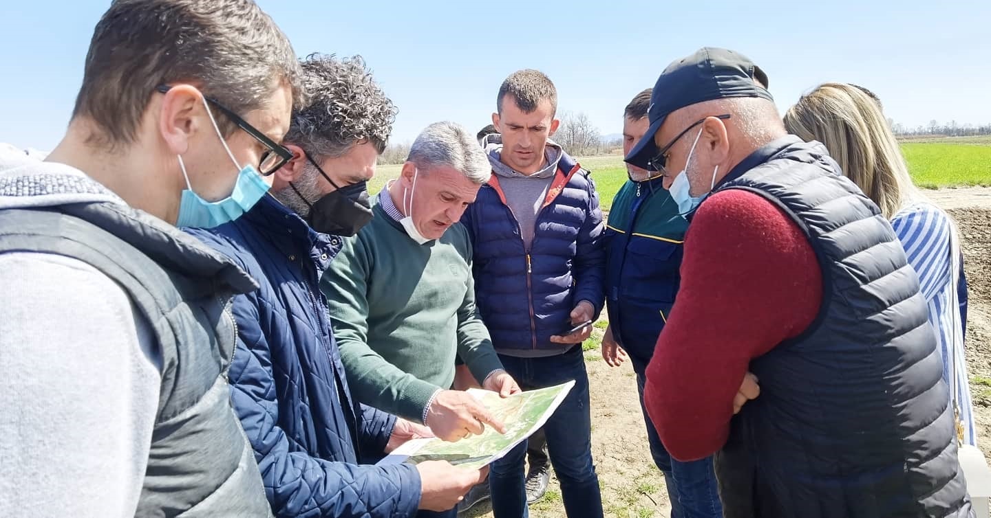 Уместо плодних ораница поред Западне Мораве, стовариште отпада: За градњу аутопута неоподна депонија за одлагање грађевинског материјала (ФОТО)