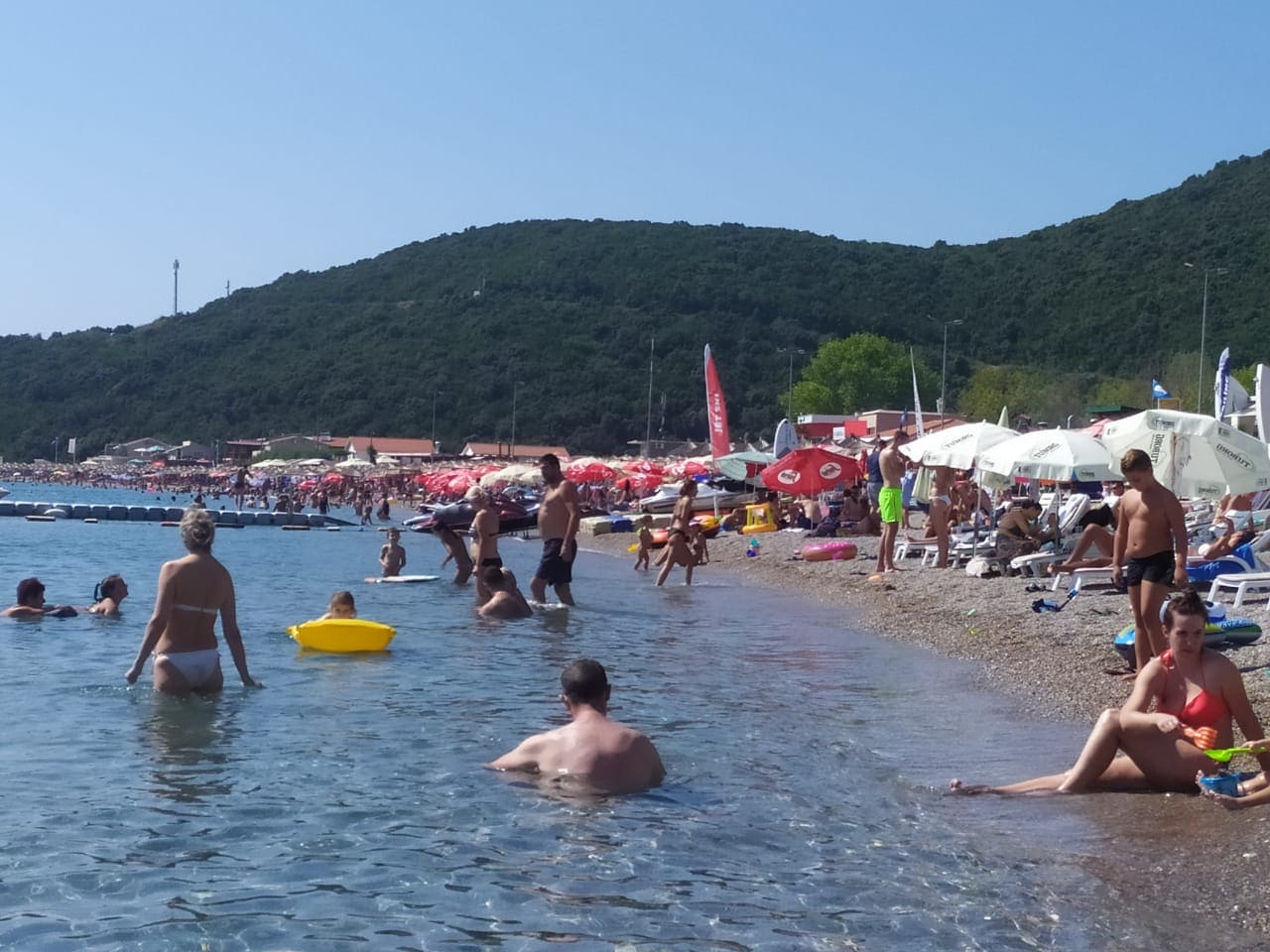 Српски туристи ће се купати на црногорском мору: Све бољи односи две државе у области туризма
