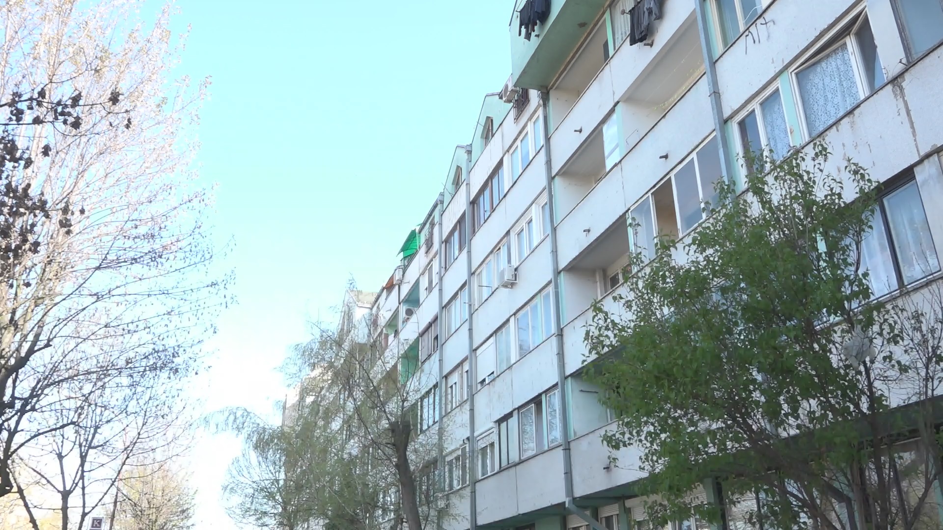 Мистерија у поткровљу чачанске зграде: Нико не зна где нестаје вода из радијатора, станари се смрзли током читаве грејне сезоне (ФОТО)