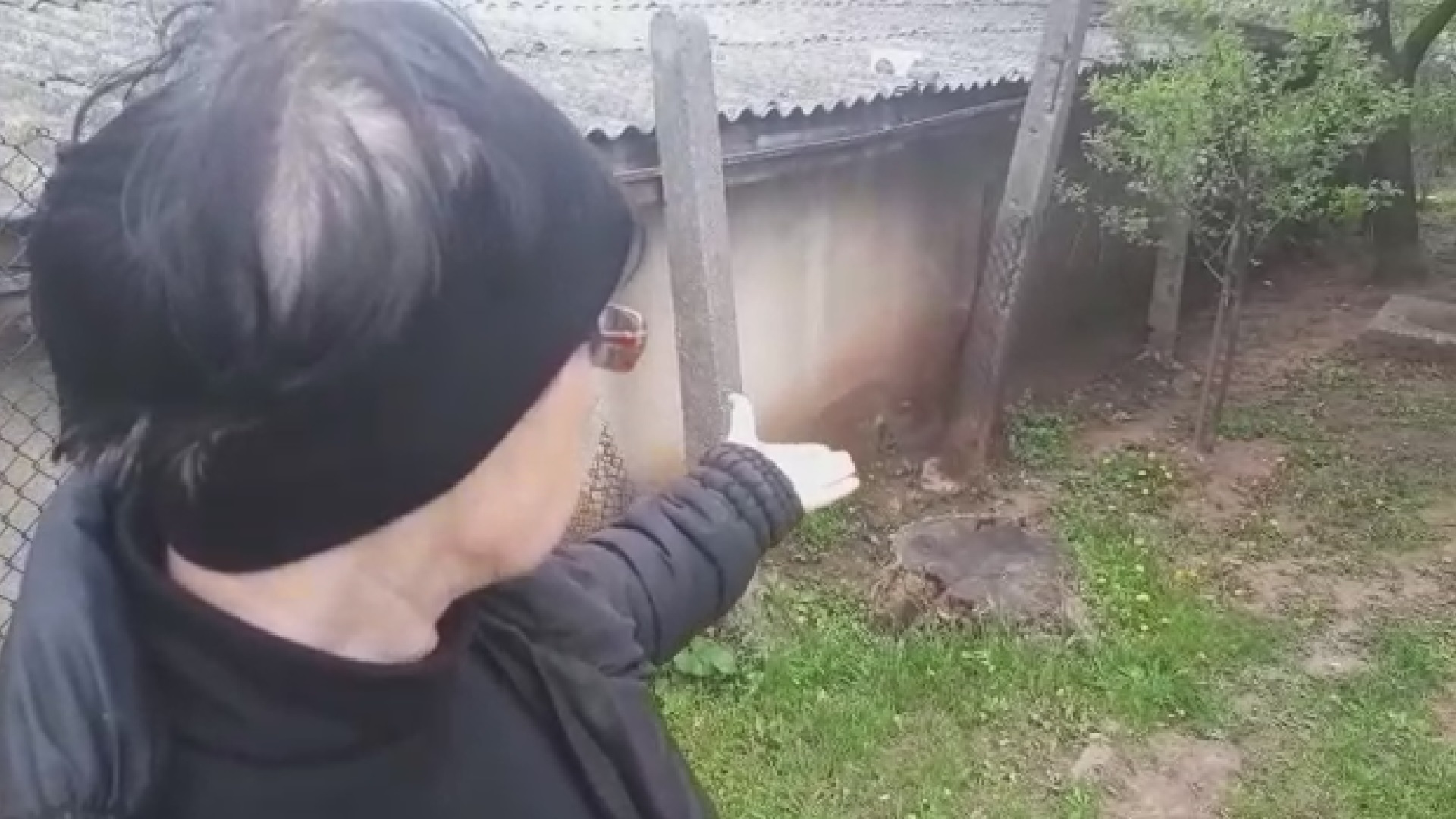 Бомба у центру Тополе: Две комшинице окопавале цвеће и ископале експлозивну направу, полиција обезбеђивала тај део града неколико сати (ФОТО)(ВИДЕО)