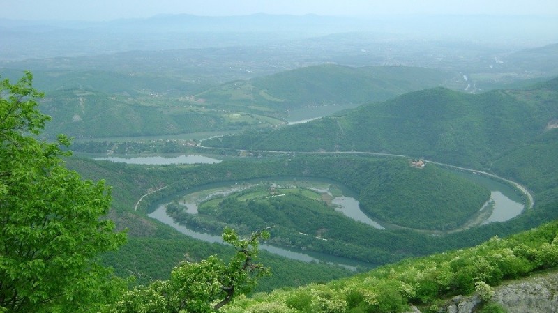 Поглед са врха Каблара на меандре Западне Мораве, фото: РИНА