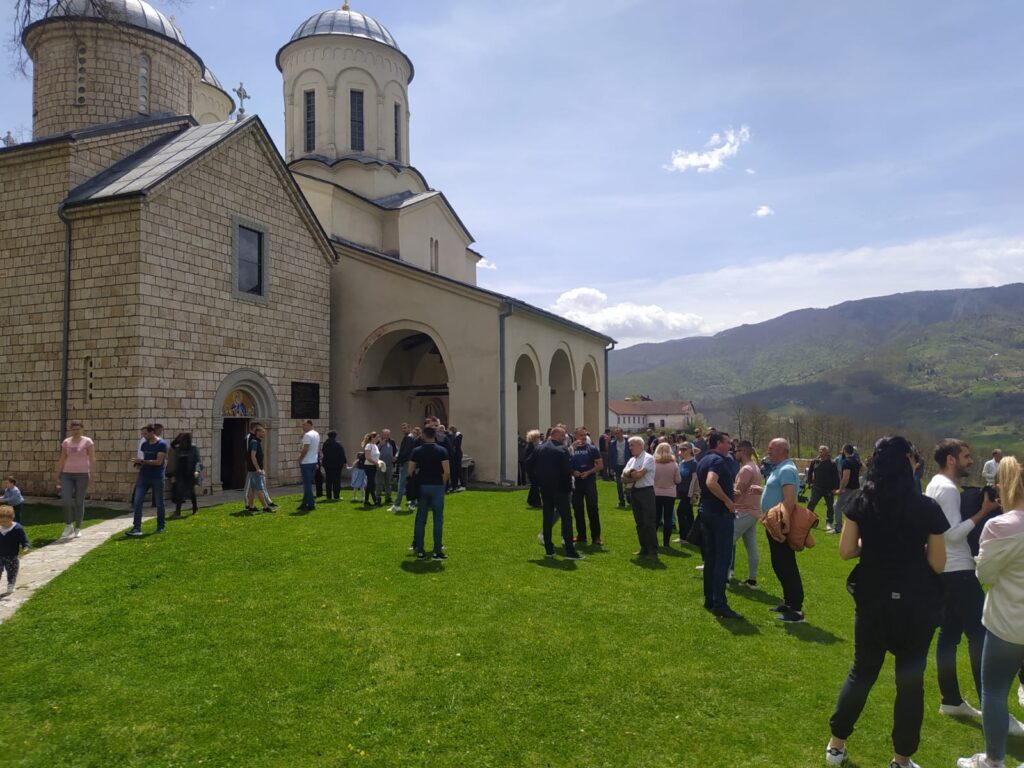 Велика хуманост на Васкрс: Православна омладина из Прибоја скупила преко пола милиона динара које ће донирати за лечење болесне деце