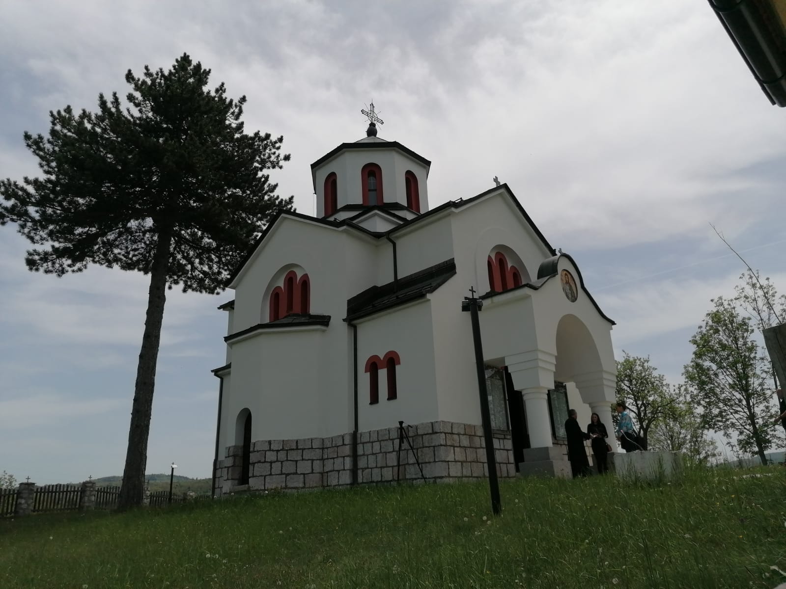 Данас након осам деценија добија нове иконе осликане на липовим даскама/ Фото: РИНА