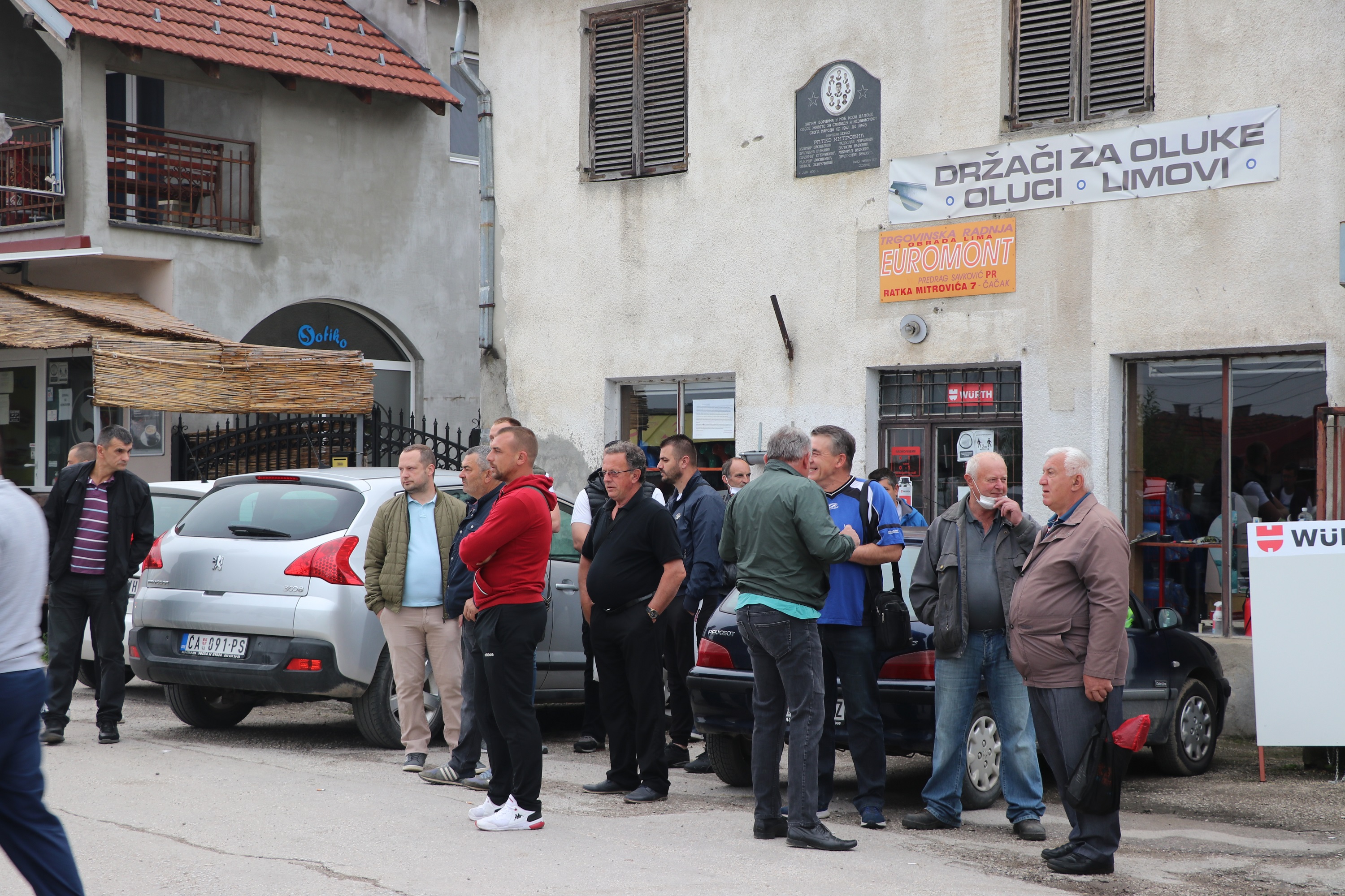 Ноћас још једна експлозија у Слободи, густ дим поново у фабричком кругу: Раднике полиција спречила да уђу на своја радна места (ФОТО)(ВИДЕО)