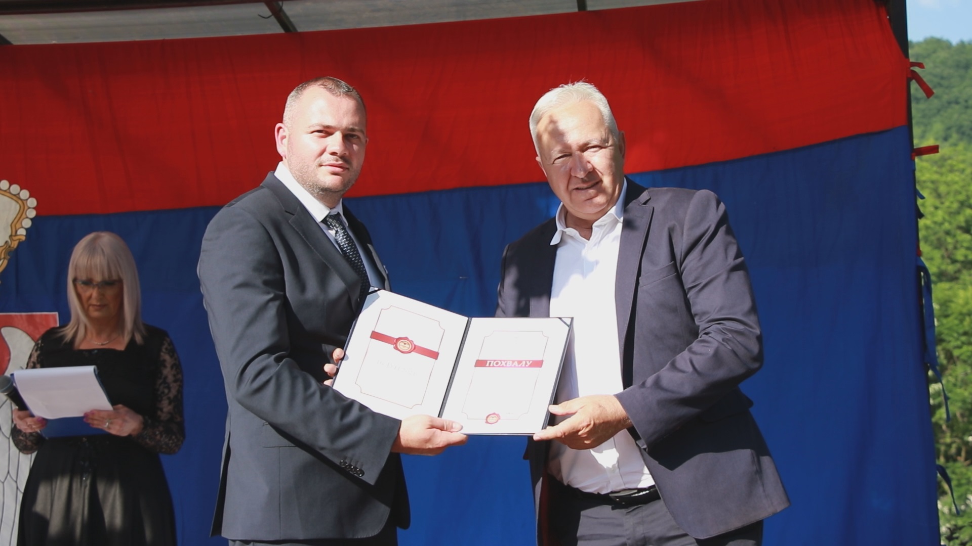 Корона, поплаве, домаћинства окована дубоким снегом: Једна од најтежих година је иза општине Ивањица, за изузетно ангажовање кад је било најтеже награде добили Вулин и Момировић (ВИДЕО)