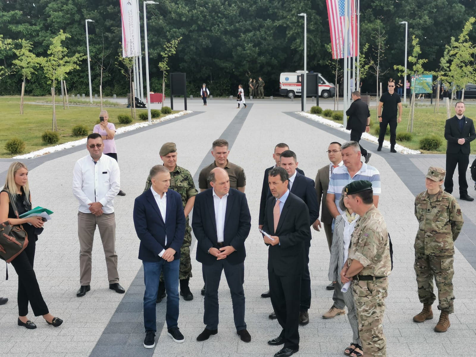 Британски министар одбране војним хеликпотером слетео на Горски аеродром у Прањанима: Место које сведочи о вечном пријатељству Срба и Енглеза (ФОТО)