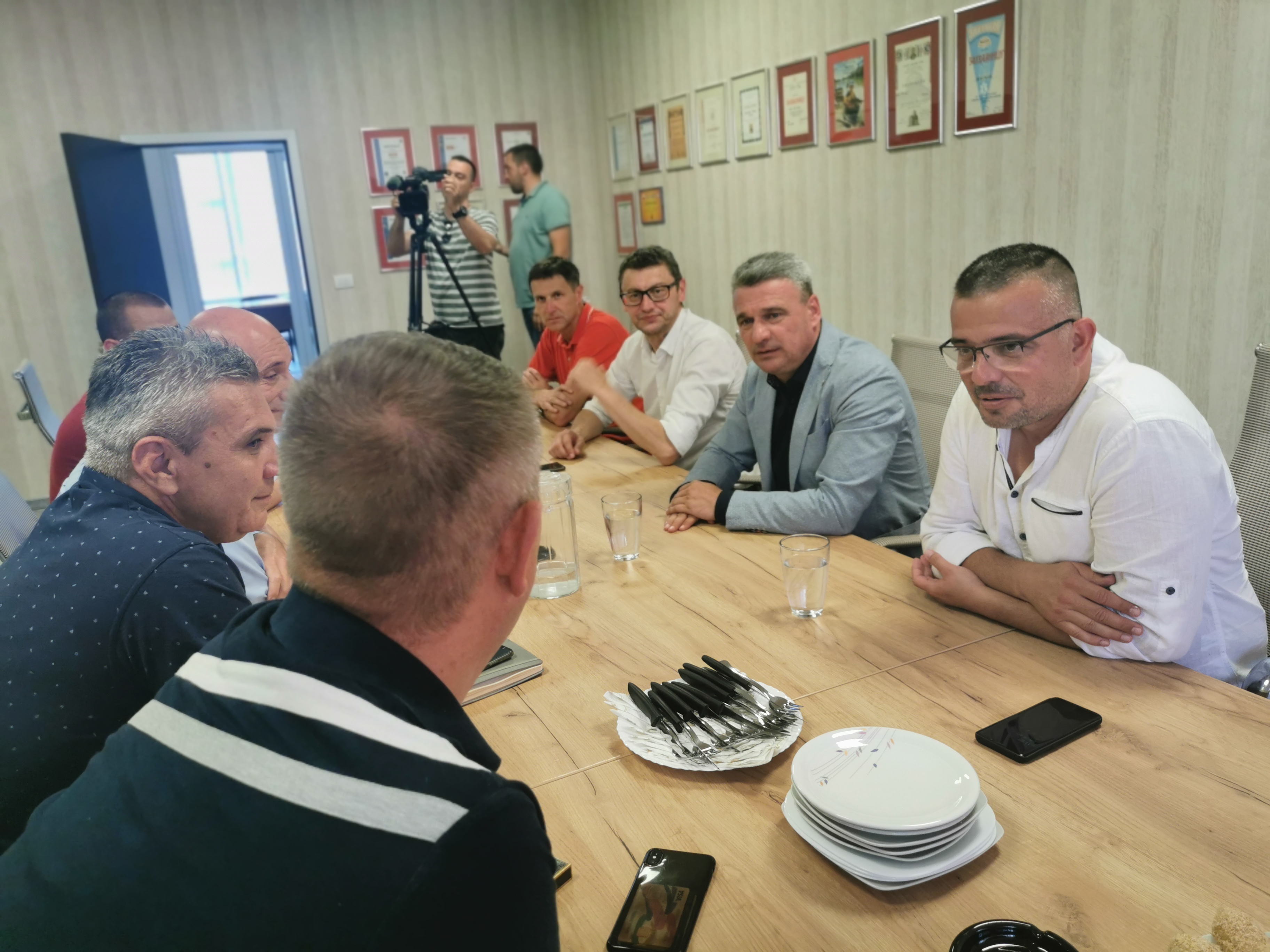 Европљани одушевљени српским кнедлама са шљивама:  Још један домаћи бренд који осваја инострано тржиште, а у Чачку се месечно направи преко 500 тона овог производа (ФОТО)