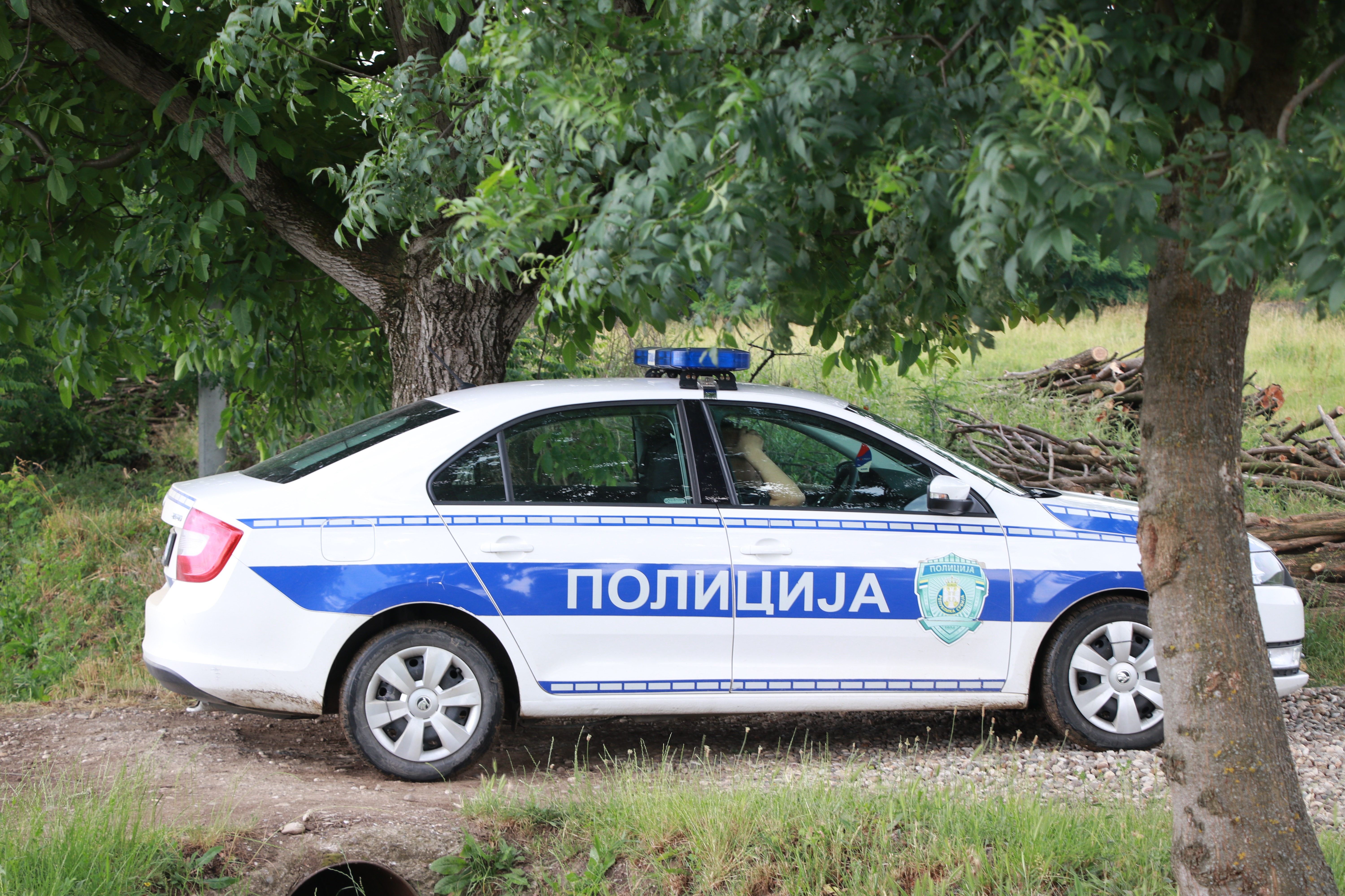 Полиција чешља терен, бегунац са собом понео и конопац/ Фото: РИНА