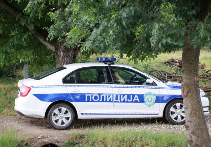 Жена коју је муж напао ножем тренутно у стабилном стању, лекари успели да јој сачувају трудноћу: Од нападача ни трага, полиција контролише и претражује терен 