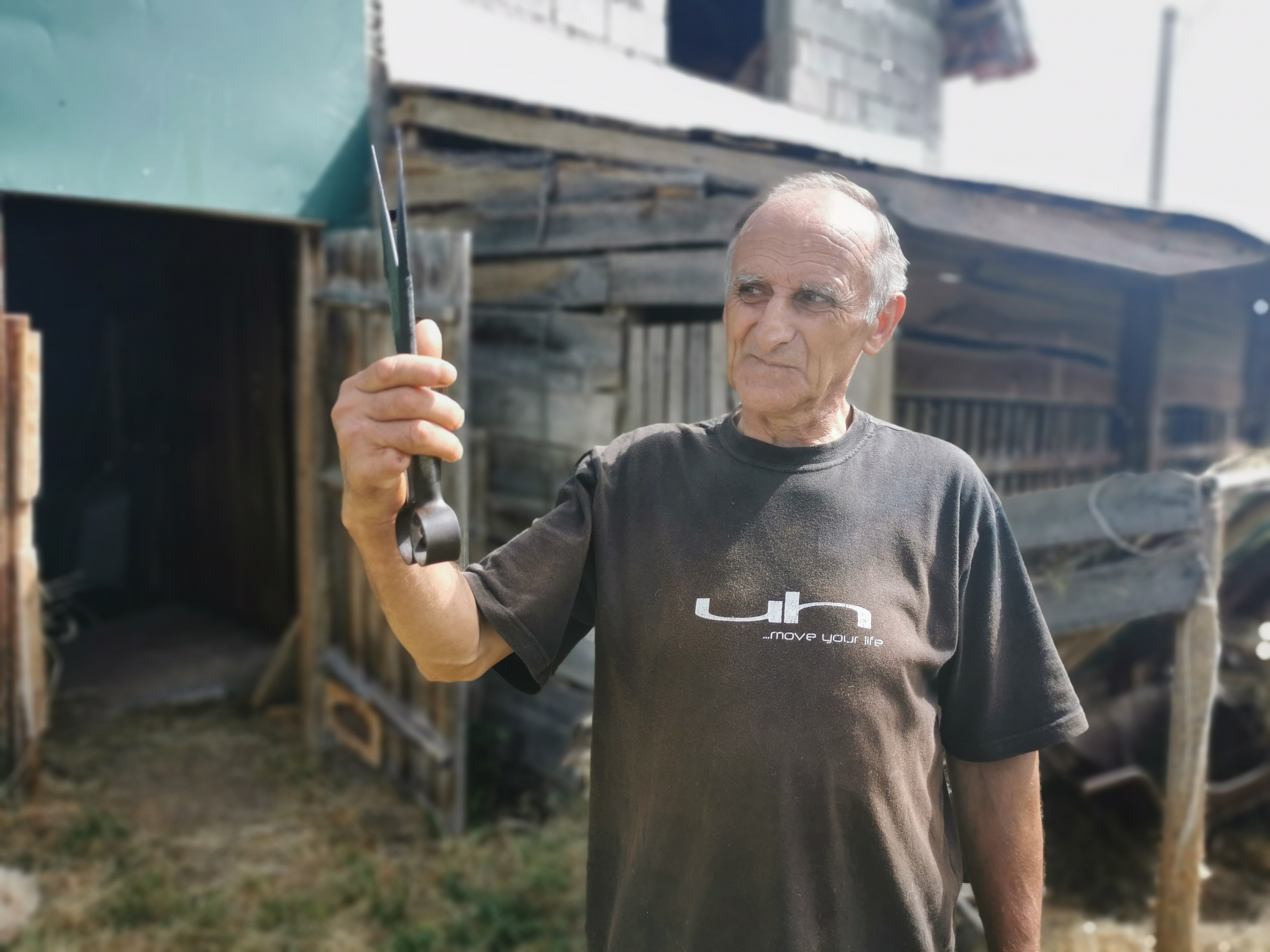 Оваца за шишање увек је било и биће, али све је мање оних који то раде иако је плата 1.000 евра: Милан из Горње Горевнице један од ретких који се хвата у коштац са овим послом (ФОТО)