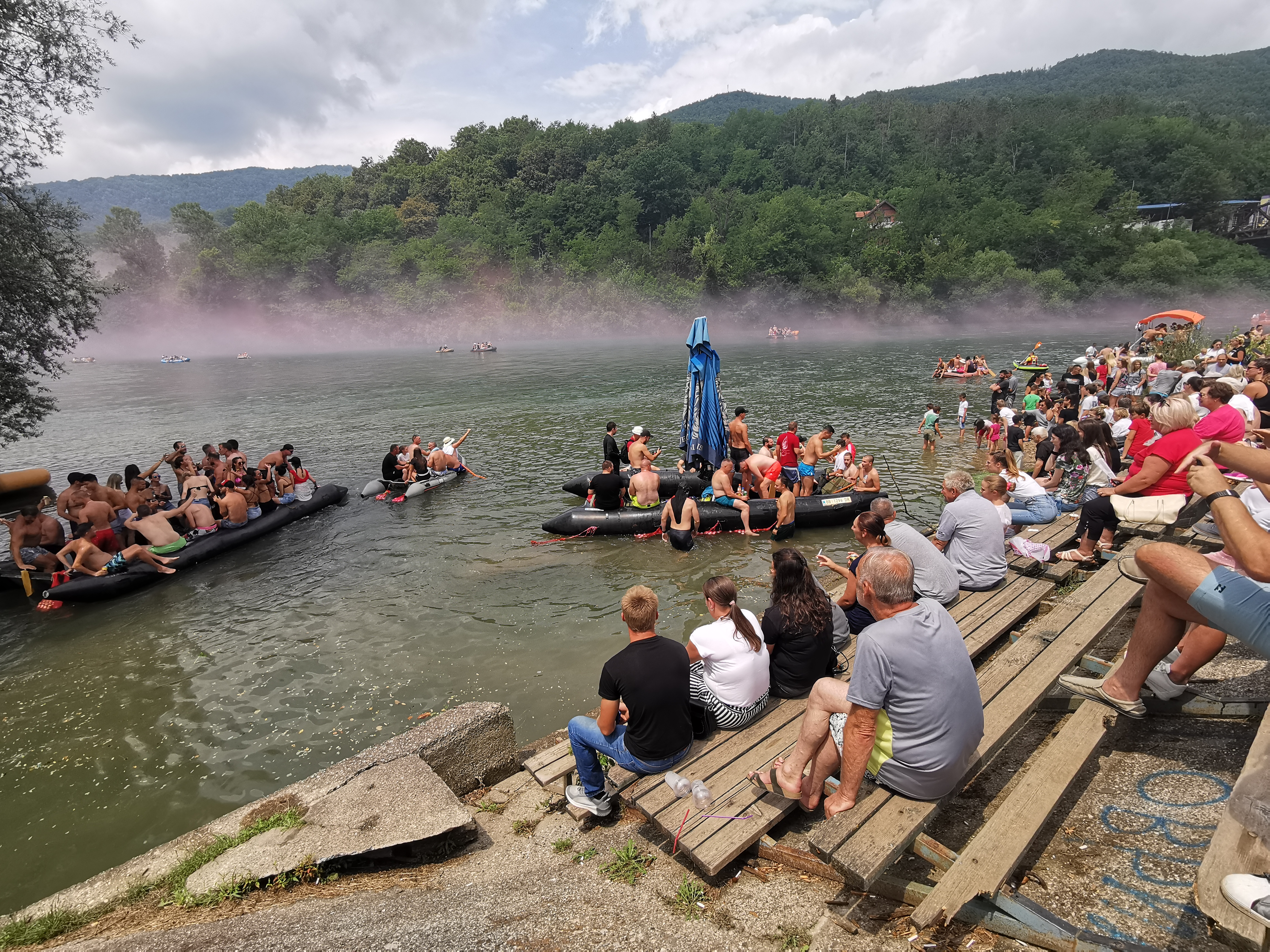 Преко хиљаду чамаца данас је запловило зеленом Дрином/ Фото: РИНА
