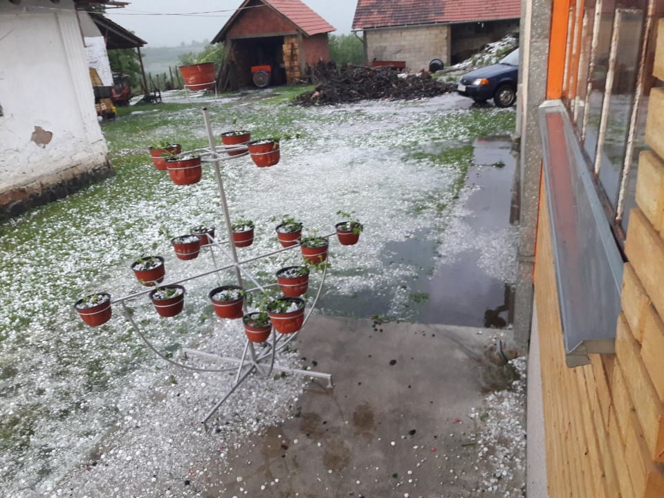 Јако невреме погодило Тополу, фото: РИНА