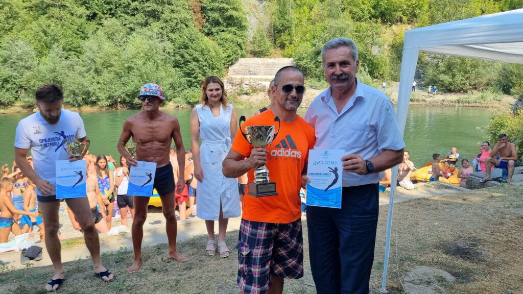 Марко је скочио са камене стене високе шеснаест метара право у Лим и постао победник: Одржано меморијално такмичење скокова у воду код Пријепоља