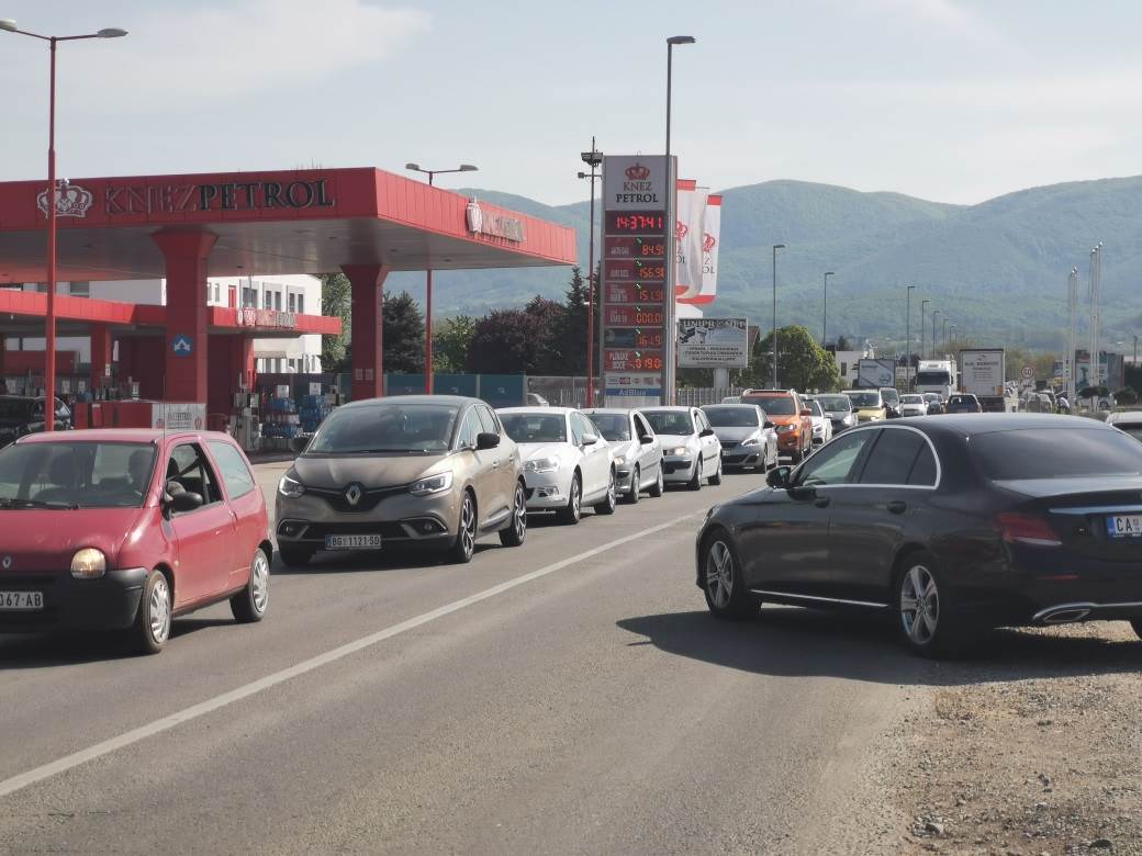 На Гостуну се чека дуже од пола сата, на обилазници око Чачка периодично долази до застоја, фото: РИНА