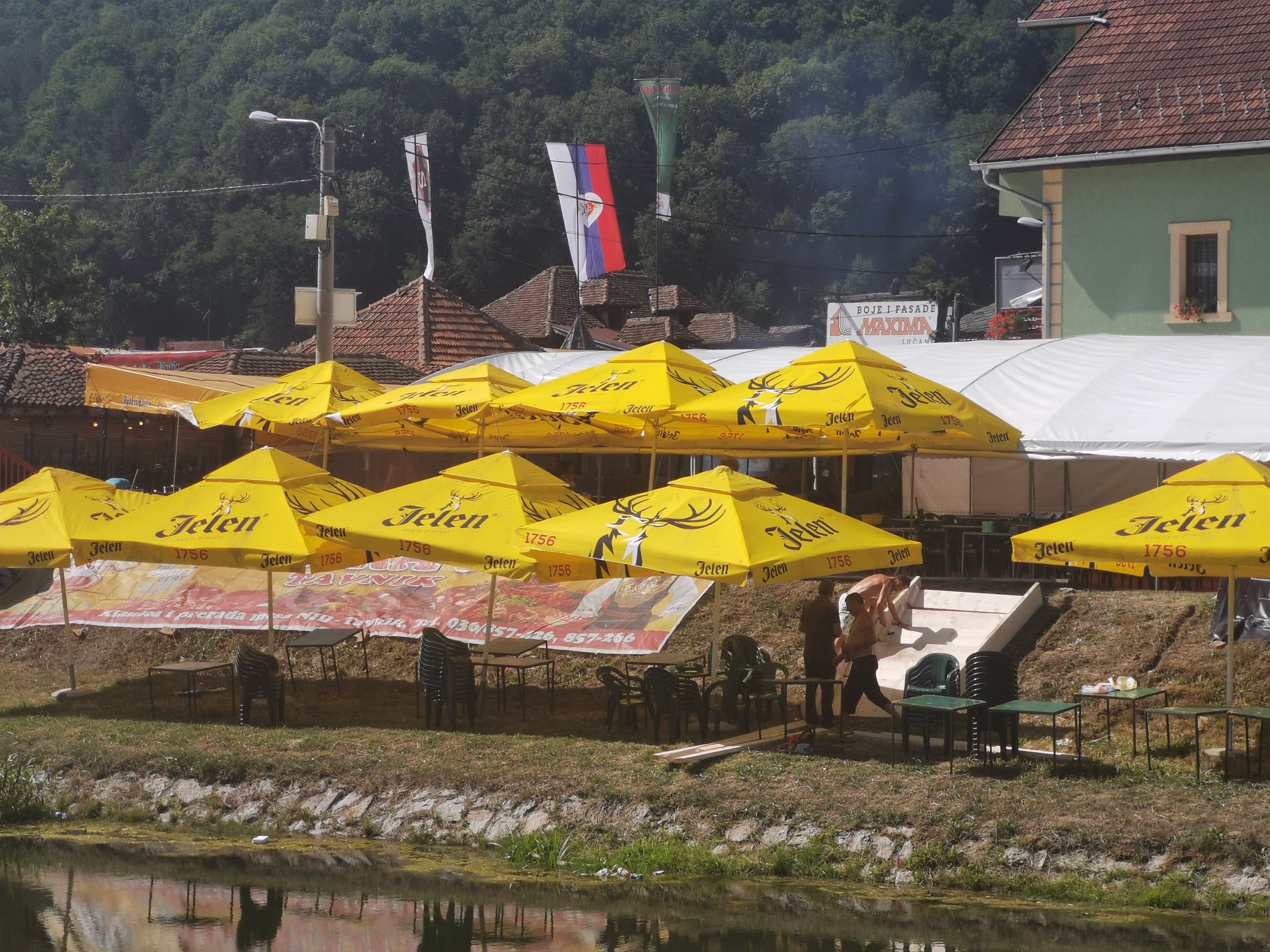 Папрене казне за све угоститеље који са звучника пусте музику/ Фото: РИНА