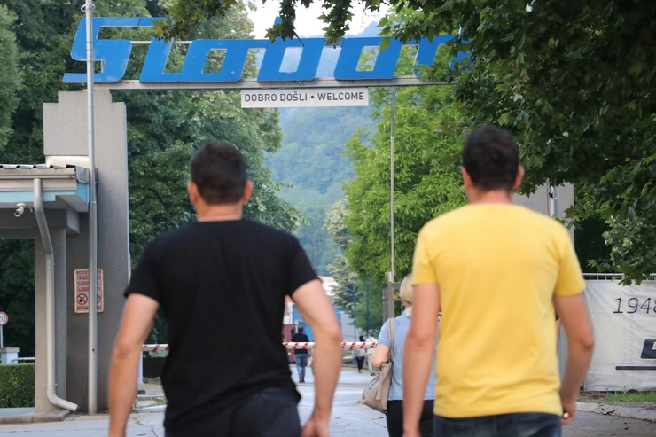 Поново могуће детонације у војној фабрици Слобода: Деминери уништавају убојита неексплодирана средства 