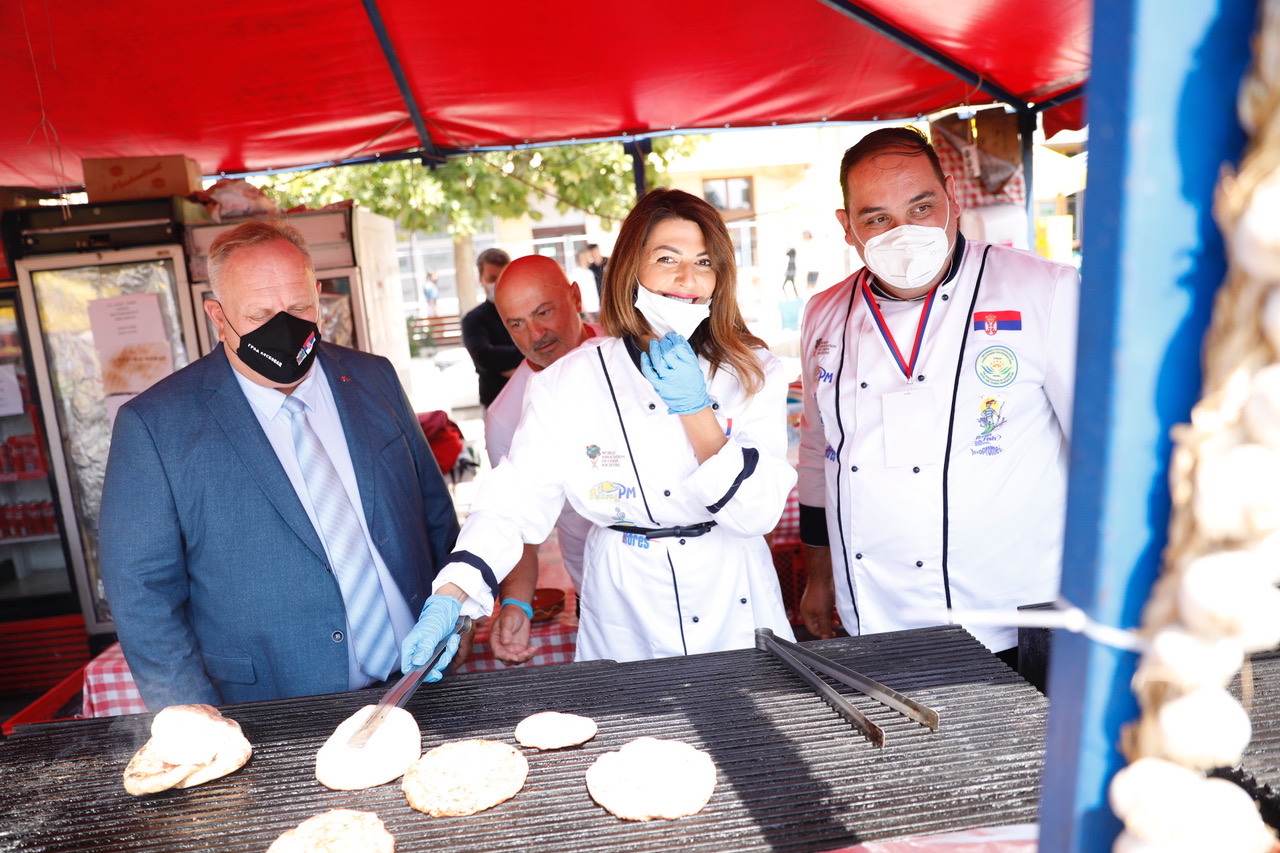 Роштиљијада је једна од највећих привредно - туристичких манифестација у Европи: Србије се препознаје по специјалитетима са роштиља