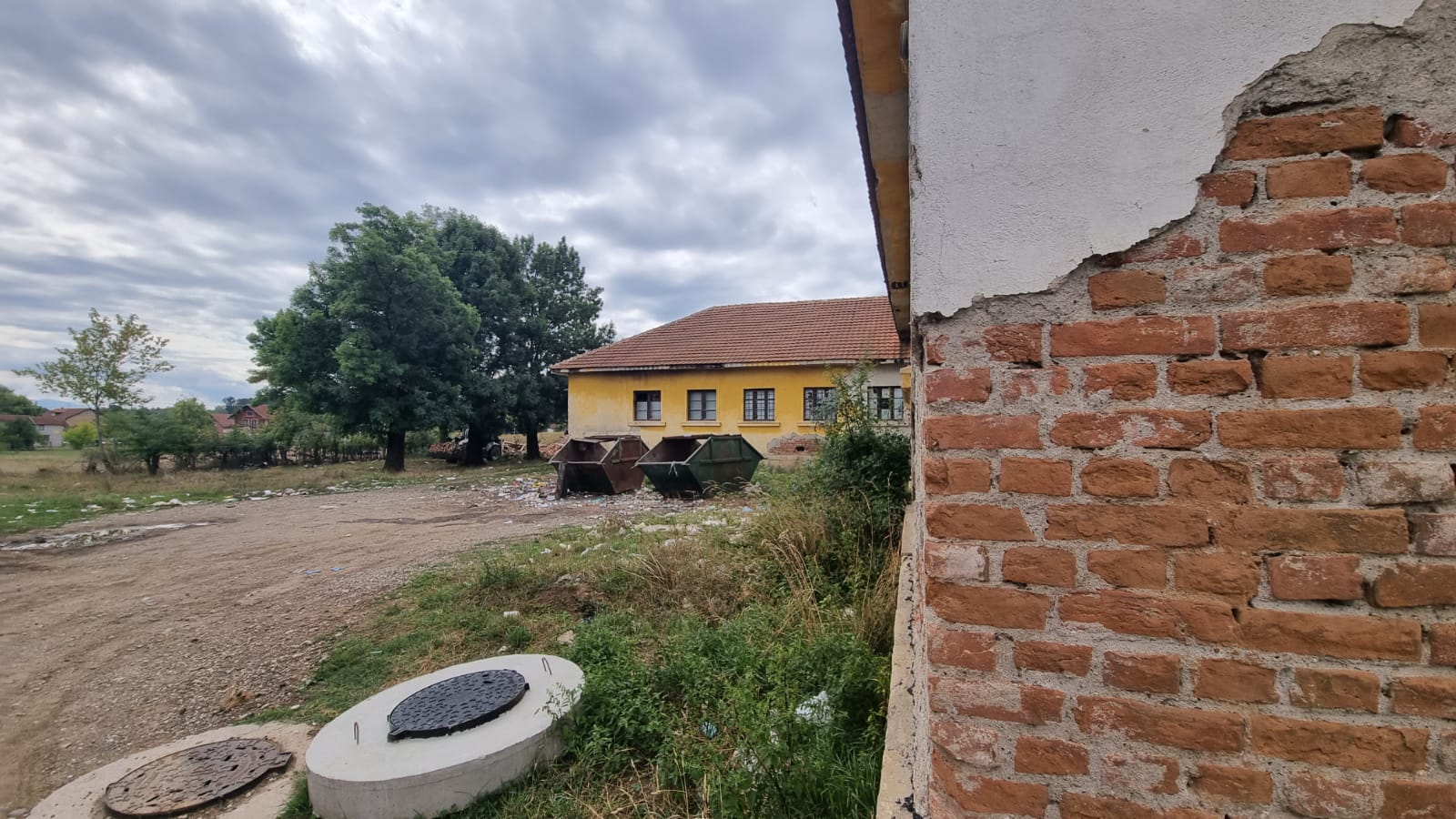 Жена коју је претукао муж коначно у стабилном стању: Чачанка ван животне опасности, мештани Заблаћа згрожени породичним насиљем које се догодило у њиховом селу (ФОТО)