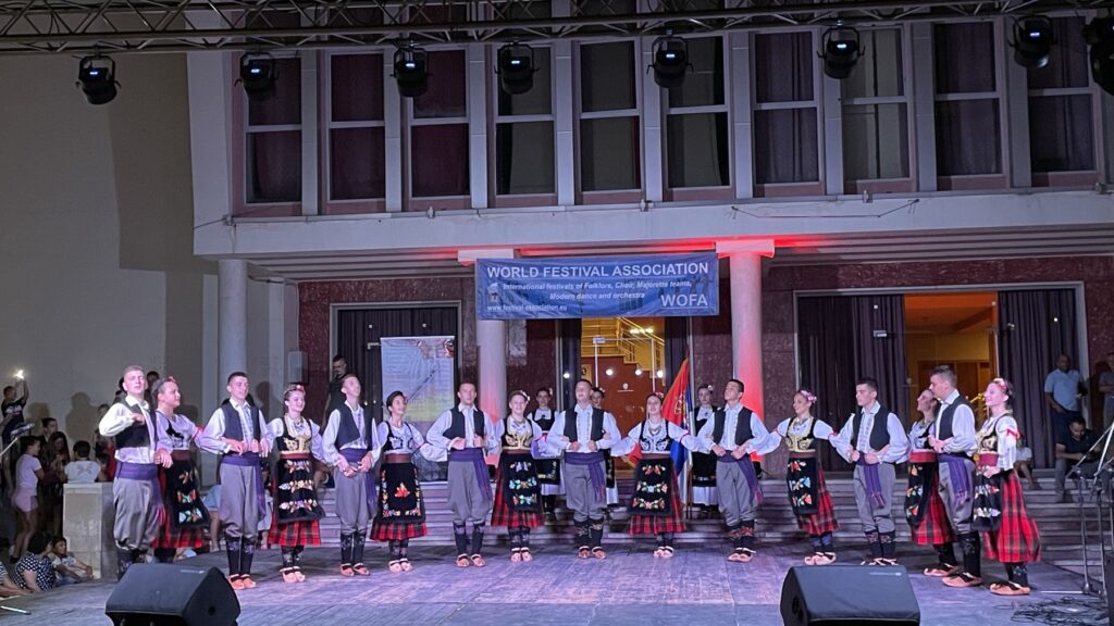 Застава Србије виорила се у срцу Албаније, фото: РИНА