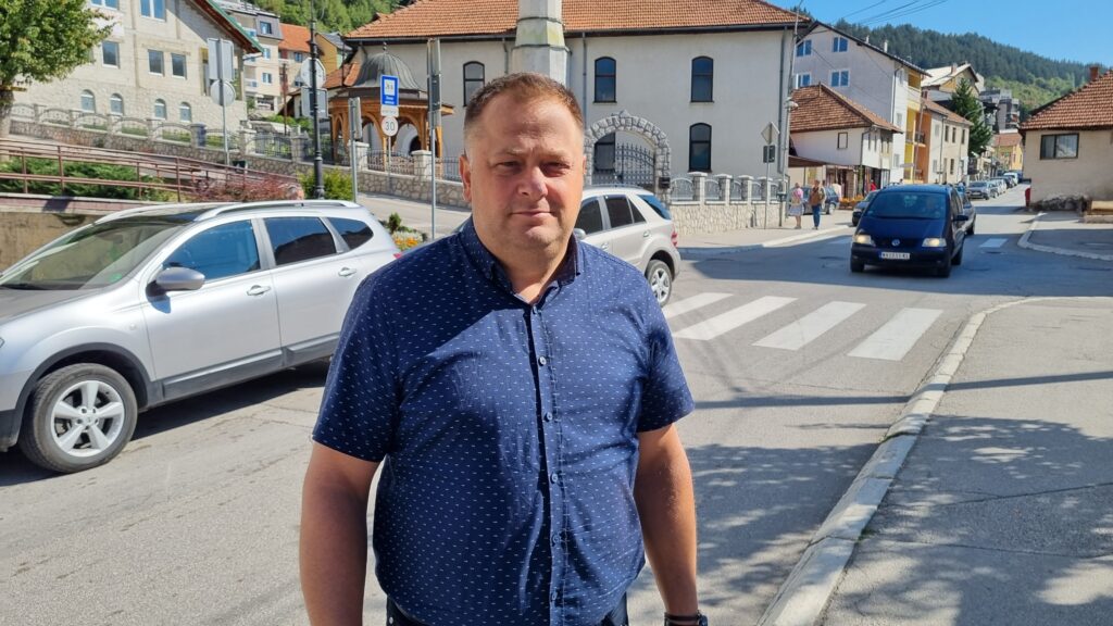 Србија добија још једну топ туристичку дестинацију: Пешачка стаза гради се у централној зони Златара, на месту које је сада зарасло у шибље ничу типски дрвени објекти (ФОТО)