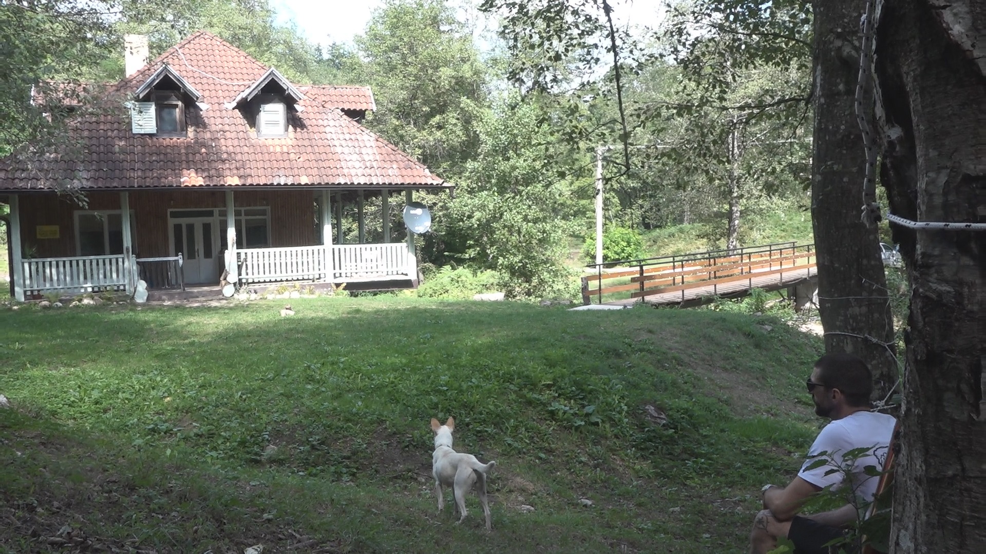 Стефан модну писту и светске метрополе заменио за драгачевско село, фото: РИНА