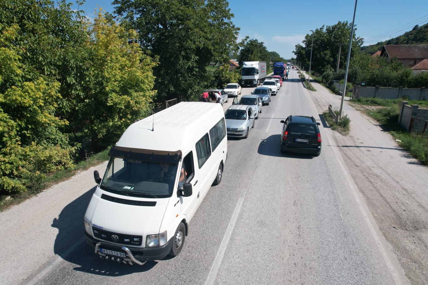 Несрећа у Паковраћу код Чачка: Саобраћај заустављен у оба правца, створена непрегледна колона (ФОТО)