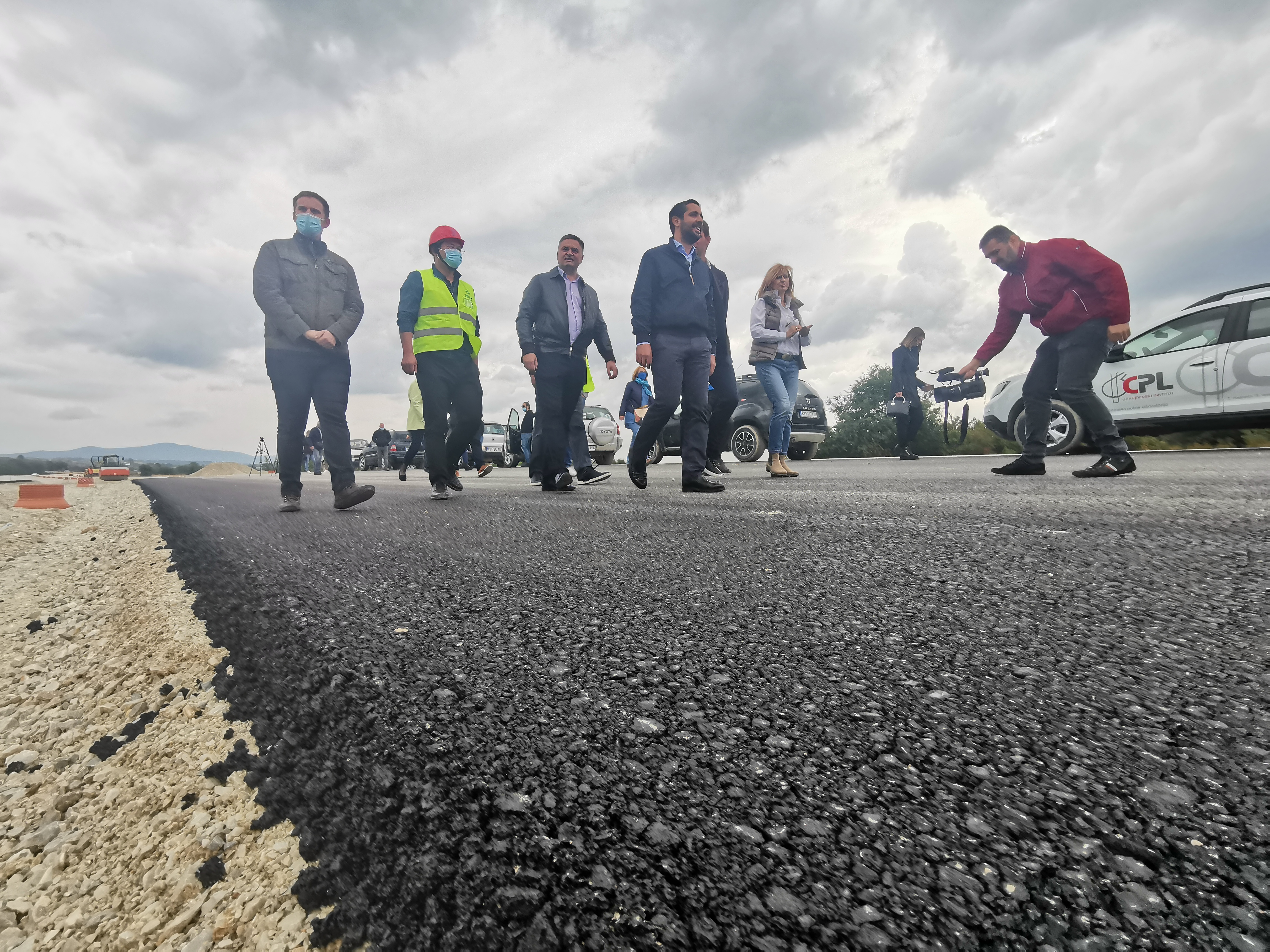 Први киломтери асфалта на деоници од Прељине до Паковраћа, фото: РИНА