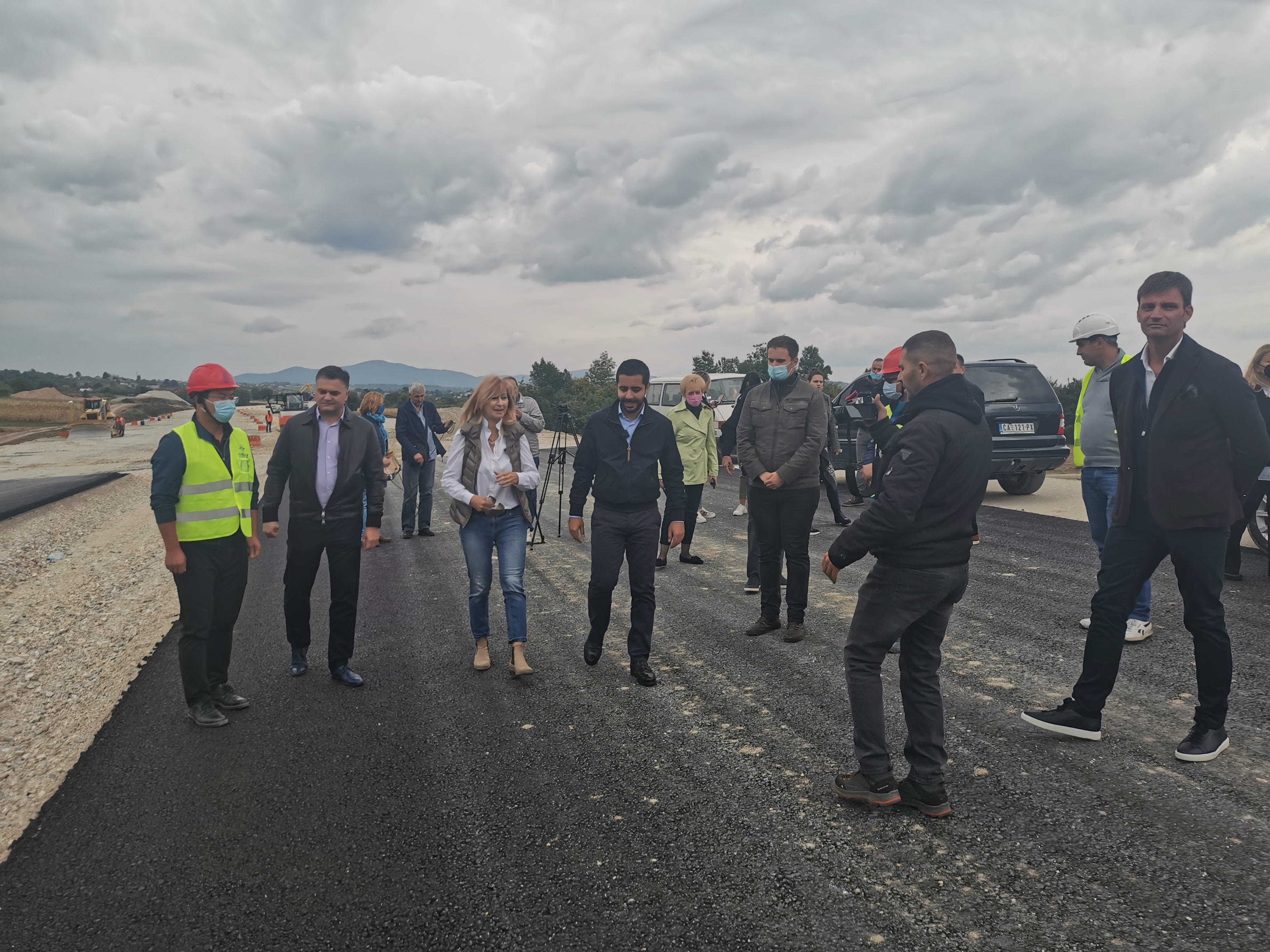 Први киломтери асфалта на деоници од Прељине до Паковраћа, фото: РИНА