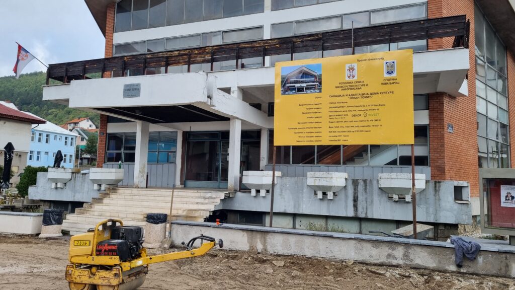 Након пет деценија озбиљна улагања у реконструкцију Дома културе/ Фото: РИНА, Алем Ровчанин
