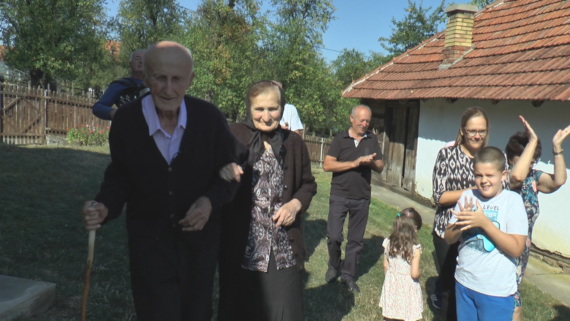 Управо је то разлог што су се у њиховом дворишту након седам деценија поново зачули звуци хармонике/ Фото: РИНА