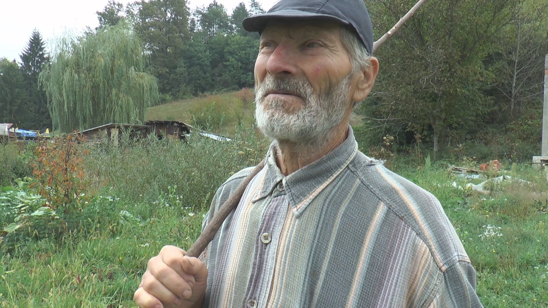 Милутин из Осечине је прави светски феномен: Овај човек једе само буђаву храну, преко 30 година није пробао ништа свеже - већ само бајат хлеб, труле воћке и устајалу чорбу (ФОТО)