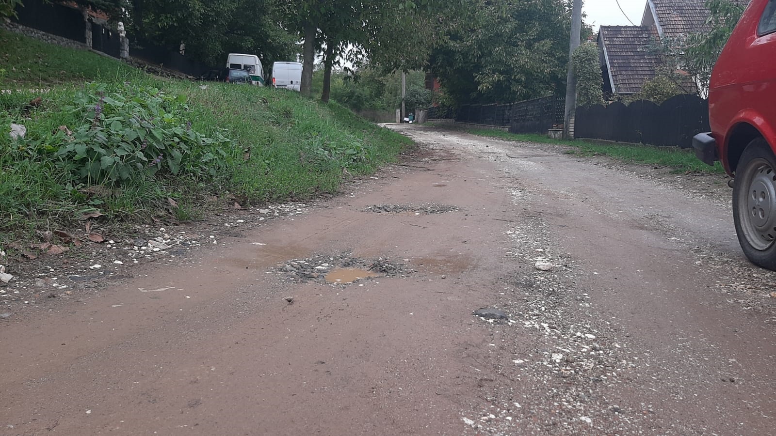 Мештани гледају у небо и моле се да сунце што дуже греје/ Фото: РИНА