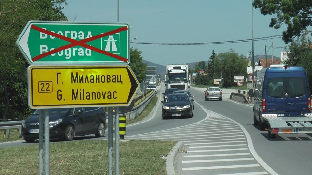 Родитељи ће од сада мање страховати за своју децу која иду ка школи: Ради се сигнализација и обележавају сва места у Србији где се саобраћај укршта са путевима пешака (ВИДЕО)