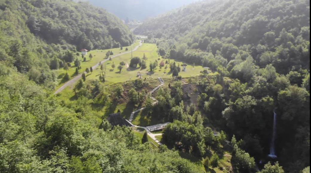 На Златибору не ничу само зграде, већ и права шума: На једном од најлепших српских предела за дан посађено преко 1000 садница црног бора, некадашњег симбола ове планине