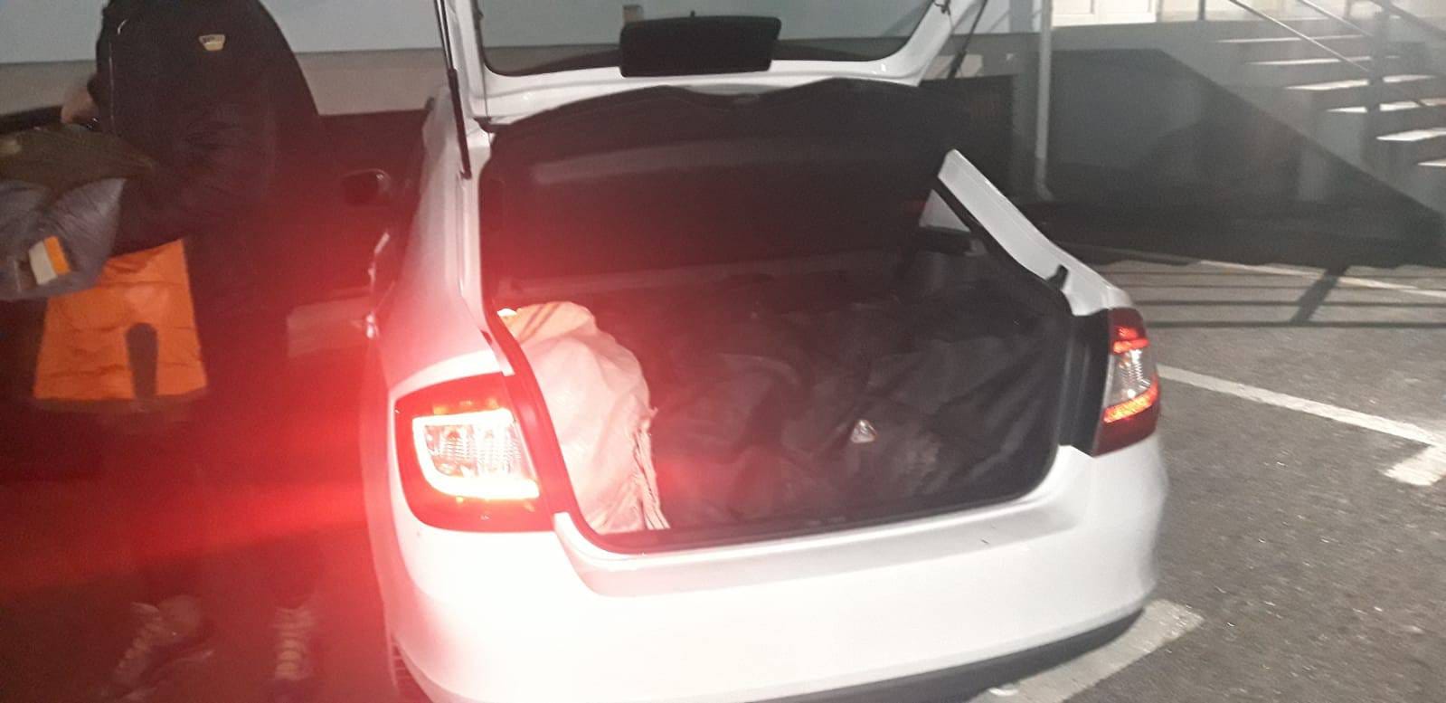 Пријепољска полиција остала у неверици када је зауставила шкоду: У Кокином Броду заустављен Златиборац пун као брод, превозио преко педесет кила дроге(ФОТО)
